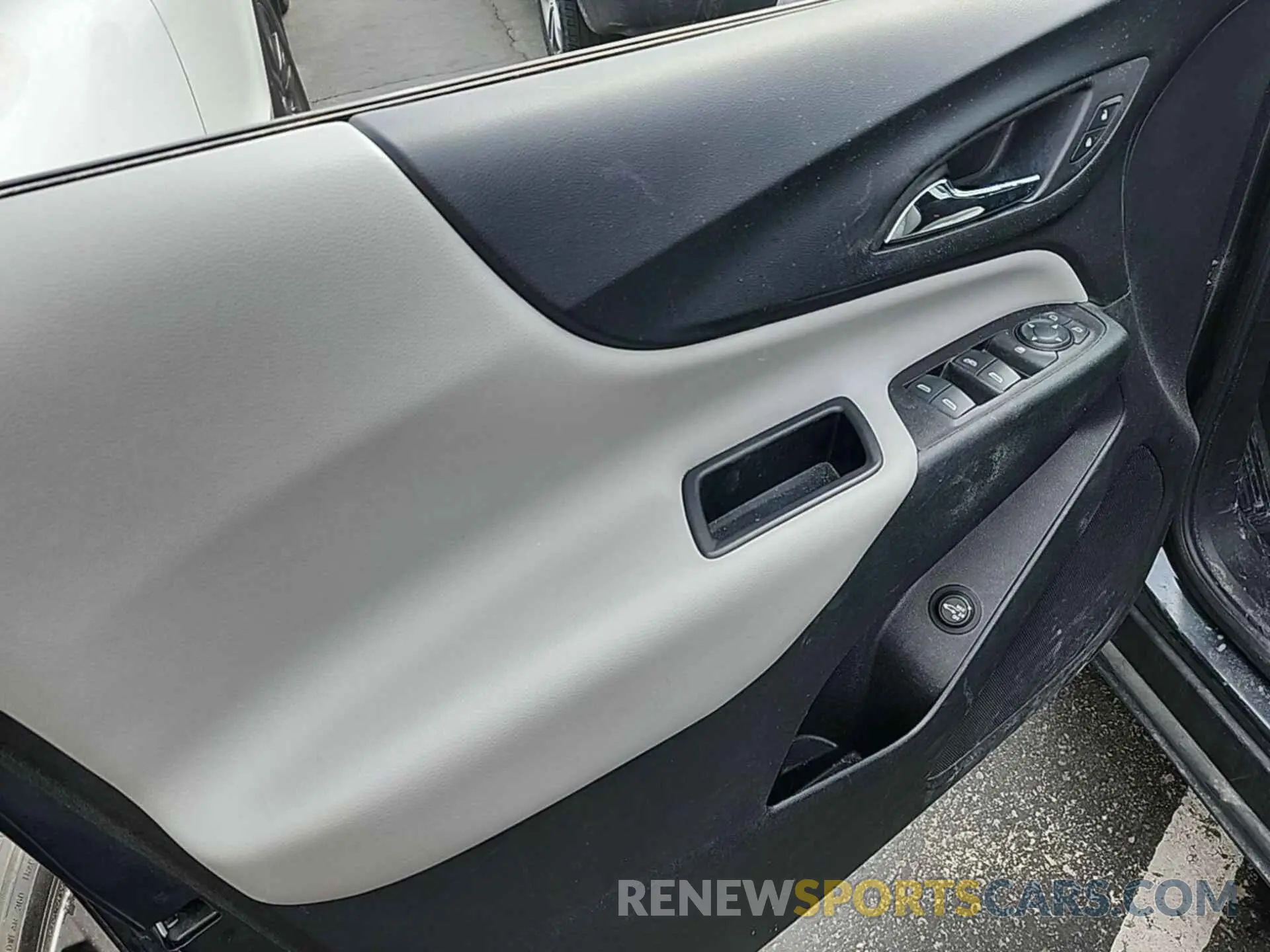 33 fotografías del automóvil dañado 2GNAXJEV5L6150893 CHEVROLET EQUINOX 2020