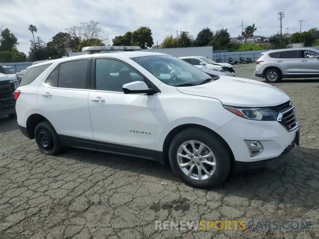 4 fotografías del automóvil dañado 2GNAXJEV5L6186504 CHEVROLET EQUINOX 2020