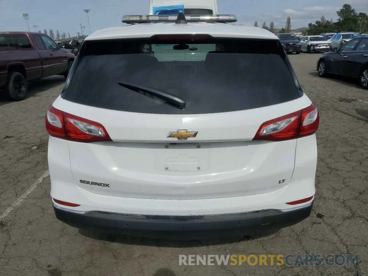 6 fotografías del automóvil dañado 2GNAXJEV5L6186504 CHEVROLET EQUINOX 2020