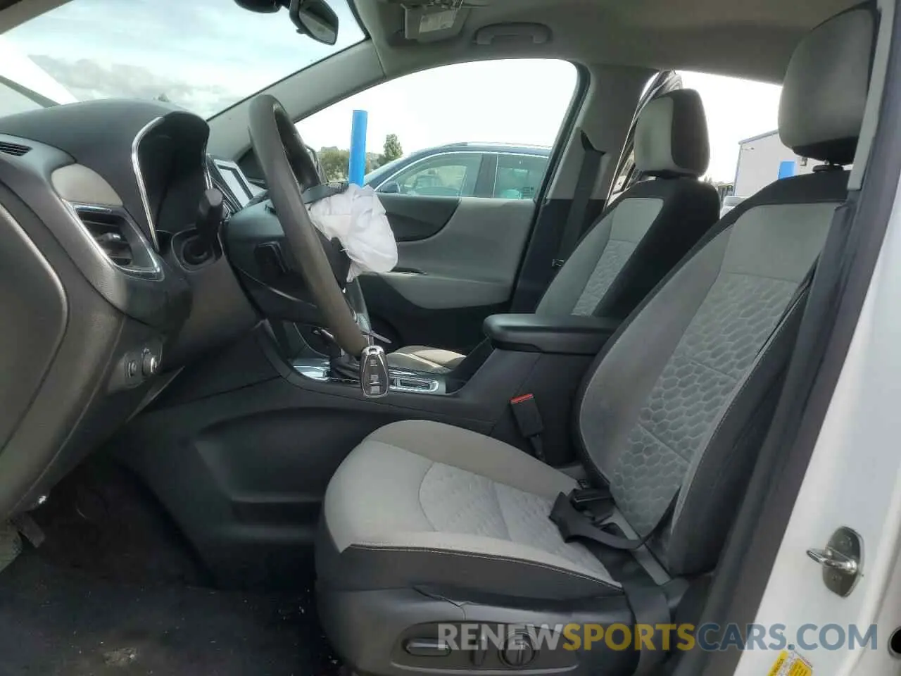 7 fotografías del automóvil dañado 2GNAXJEV5L6186504 CHEVROLET EQUINOX 2020