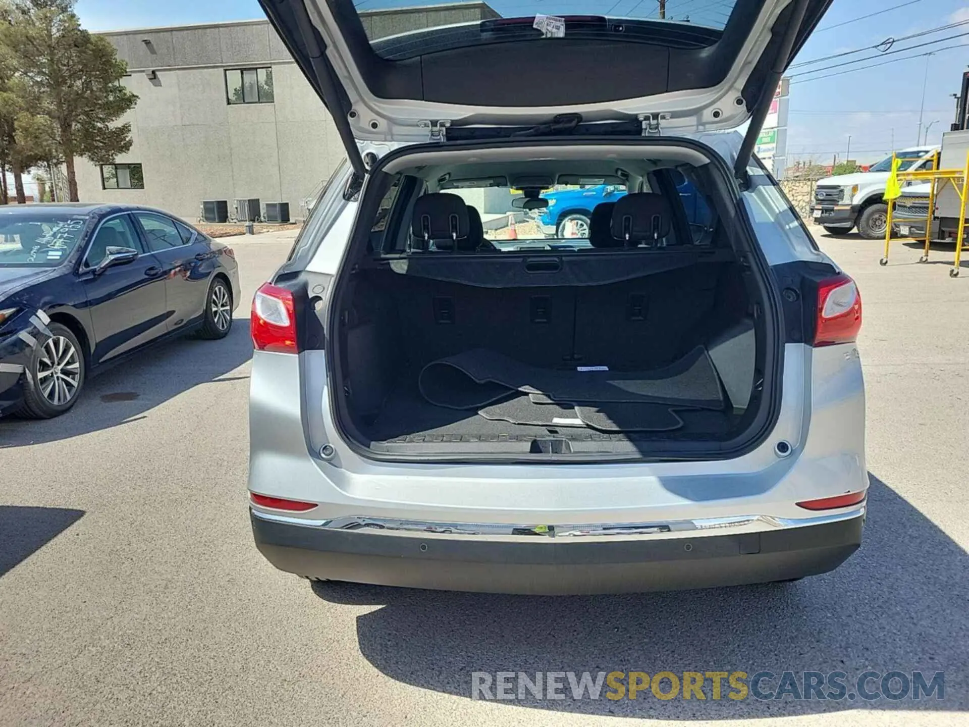 29 fotografías del automóvil dañado 2GNAXJEV5L6232297 CHEVROLET EQUINOX 2020