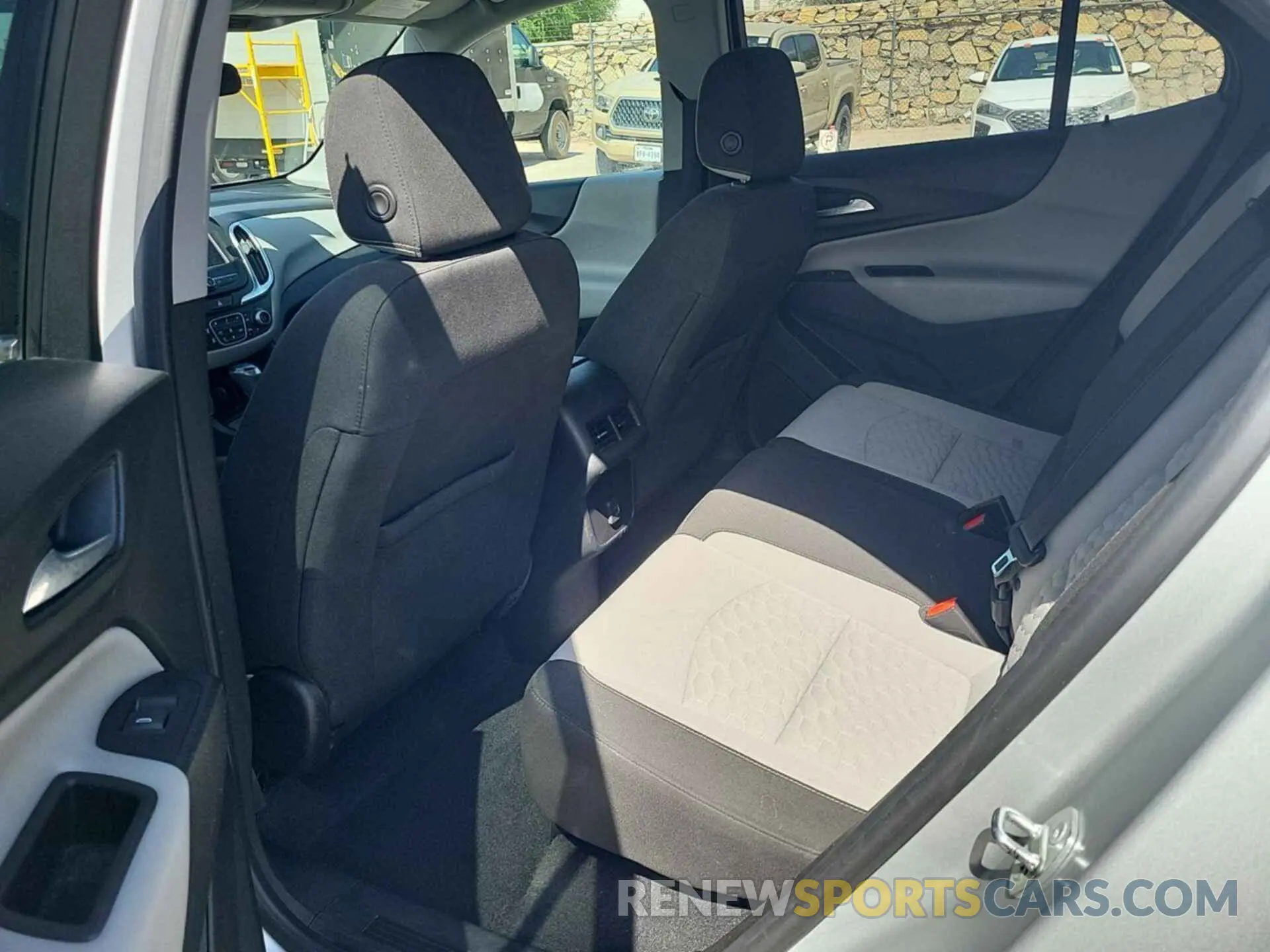 4 fotografías del automóvil dañado 2GNAXJEV5L6232297 CHEVROLET EQUINOX 2020