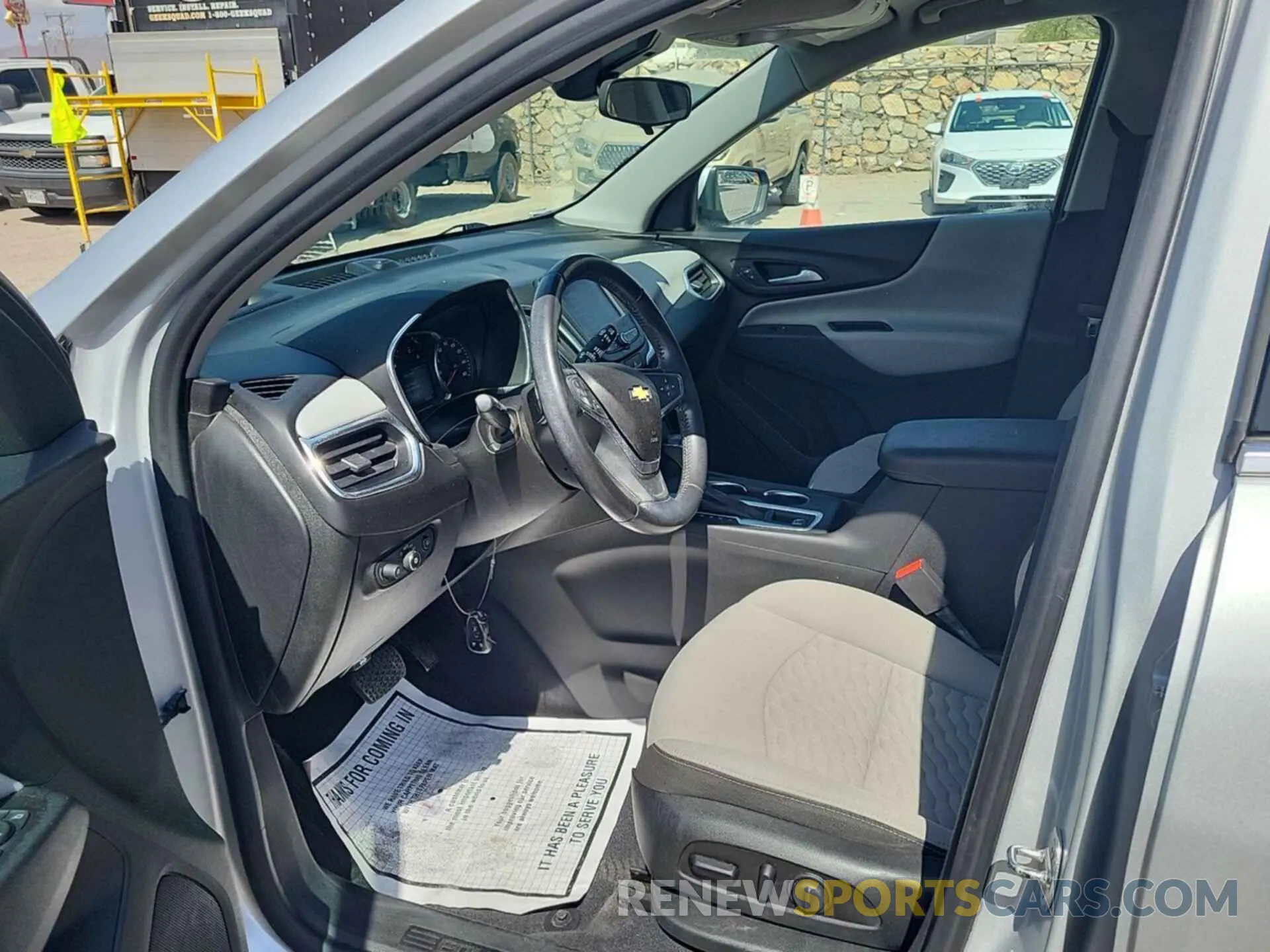 6 fotografías del automóvil dañado 2GNAXJEV5L6232297 CHEVROLET EQUINOX 2020