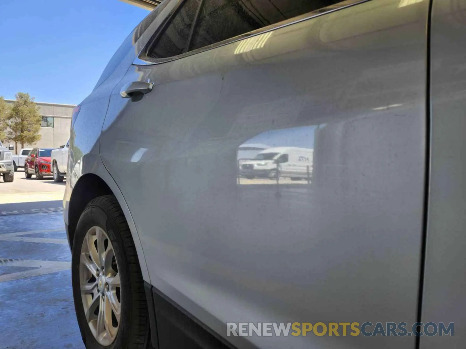 8 fotografías del automóvil dañado 2GNAXJEV5L6232297 CHEVROLET EQUINOX 2020