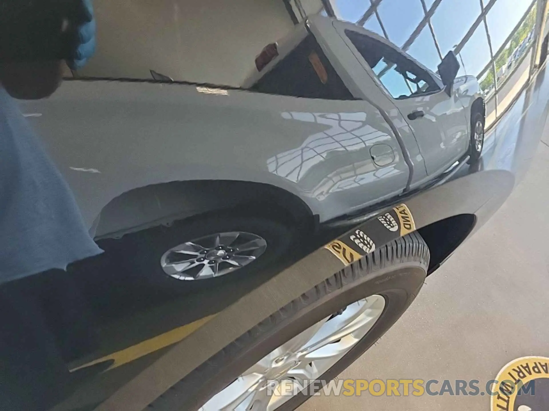 18 fotografías del automóvil dañado 2GNAXJEV6L6159621 CHEVROLET EQUINOX 2020