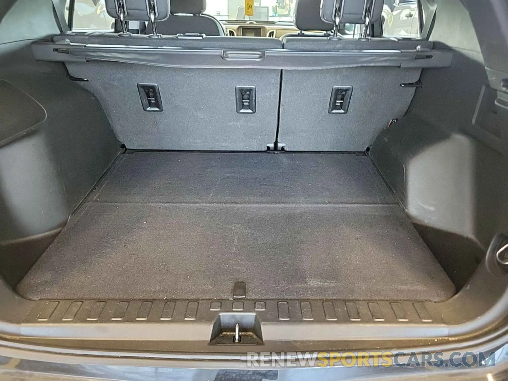 2 fotografías del automóvil dañado 2GNAXJEV6L6159621 CHEVROLET EQUINOX 2020