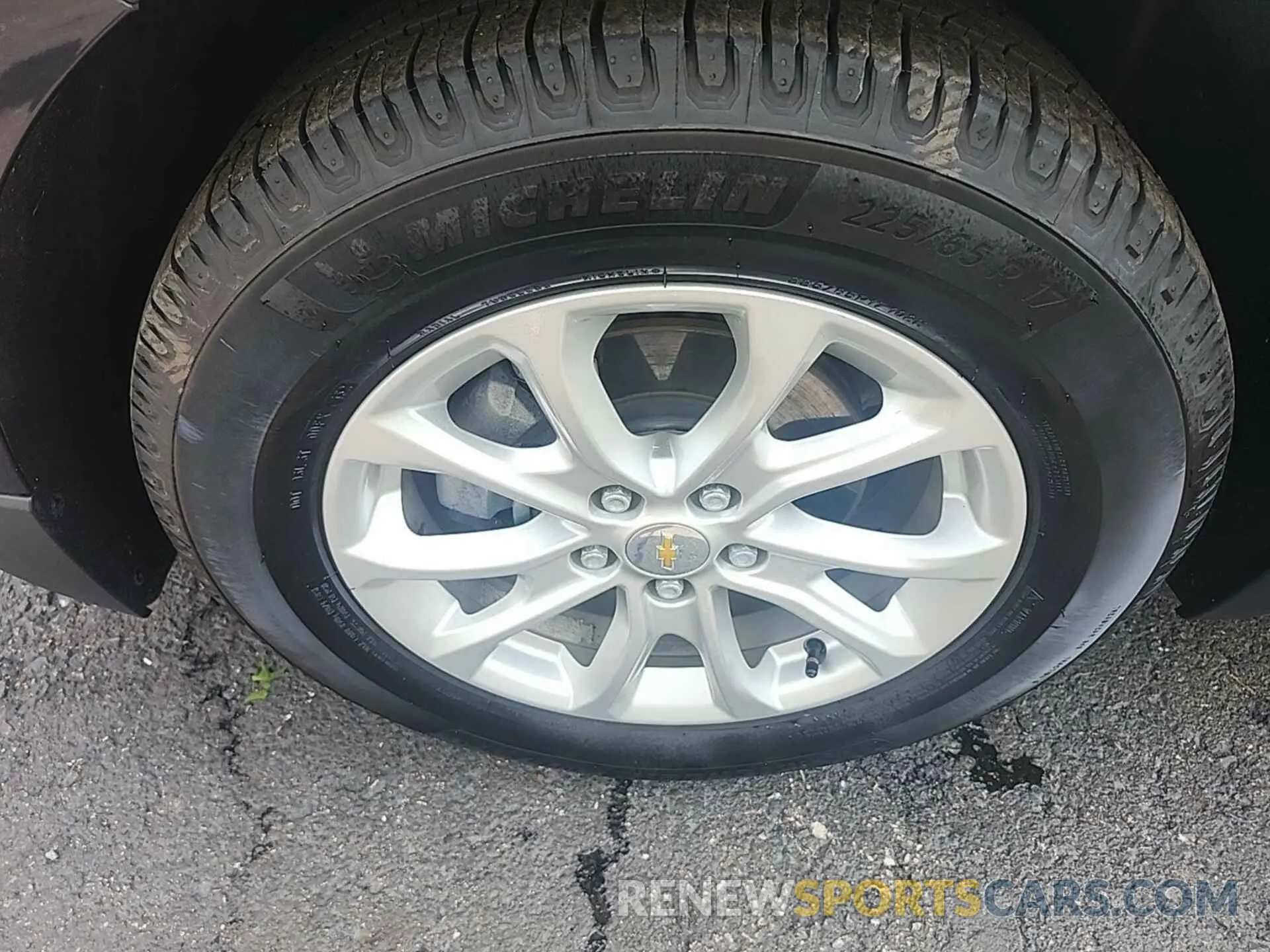 27 fotografías del automóvil dañado 2GNAXJEV6L6159621 CHEVROLET EQUINOX 2020