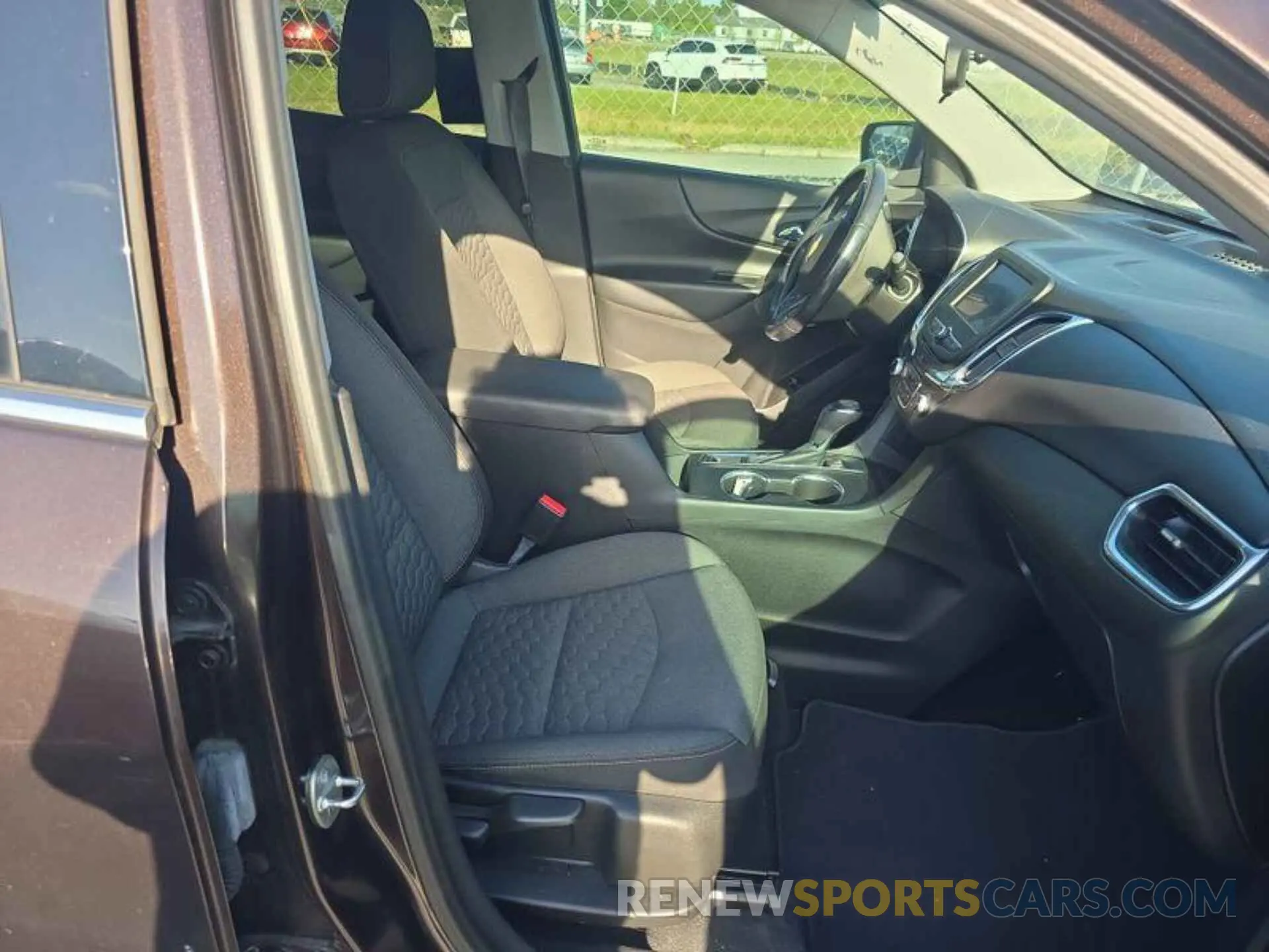 15 fotografías del automóvil dañado 2GNAXJEV6L6176001 CHEVROLET EQUINOX 2020