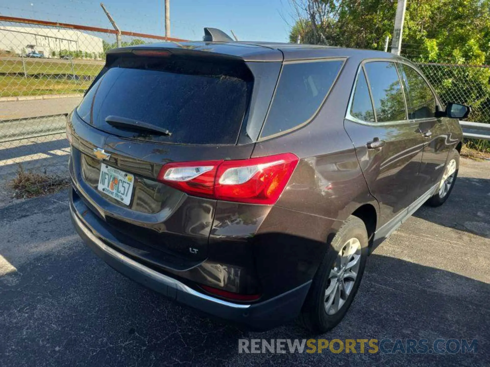 8 fotografías del automóvil dañado 2GNAXJEV6L6176001 CHEVROLET EQUINOX 2020