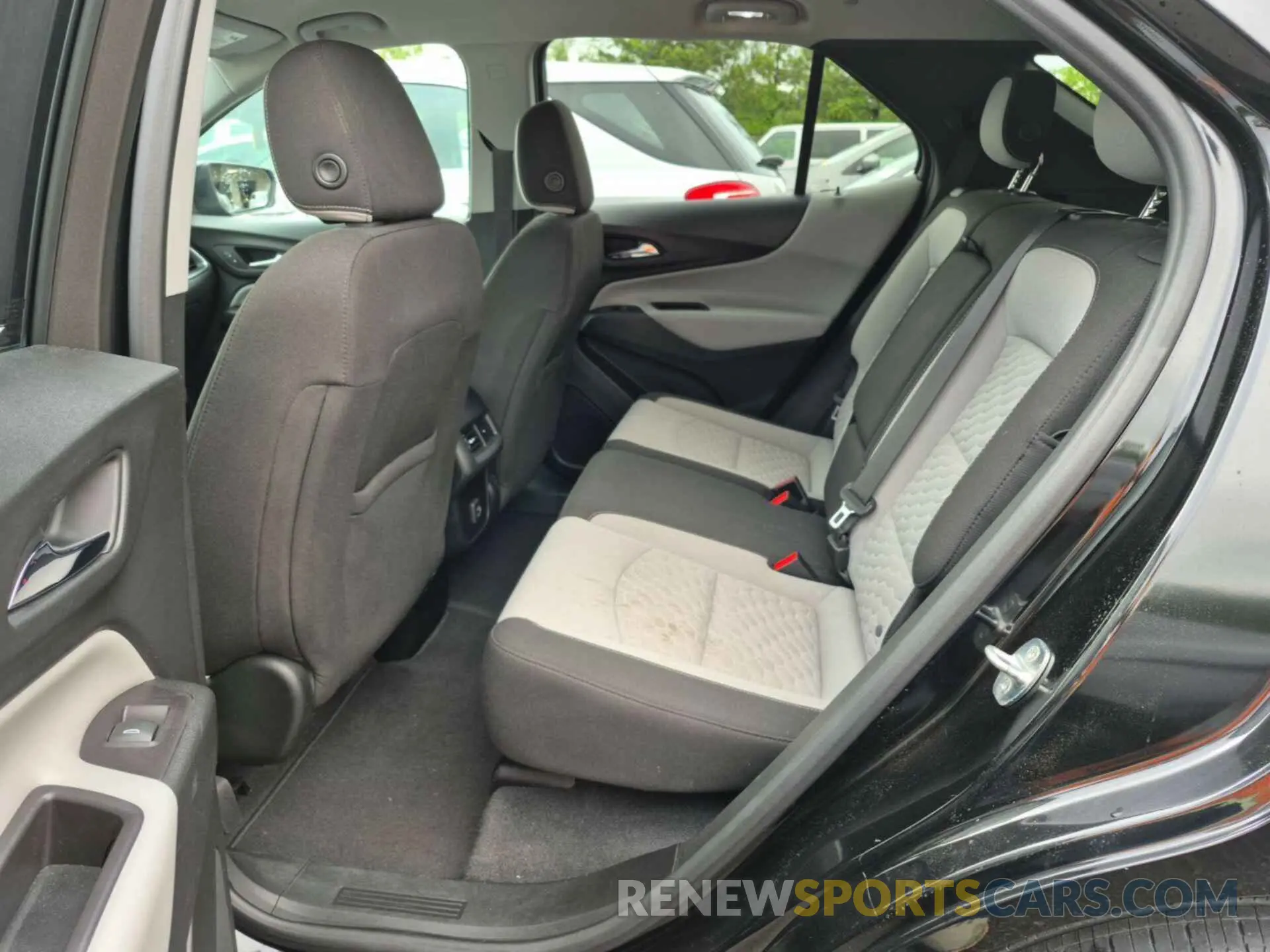29 fotografías del automóvil dañado 2GNAXJEV6L6232146 CHEVROLET EQUINOX 2020