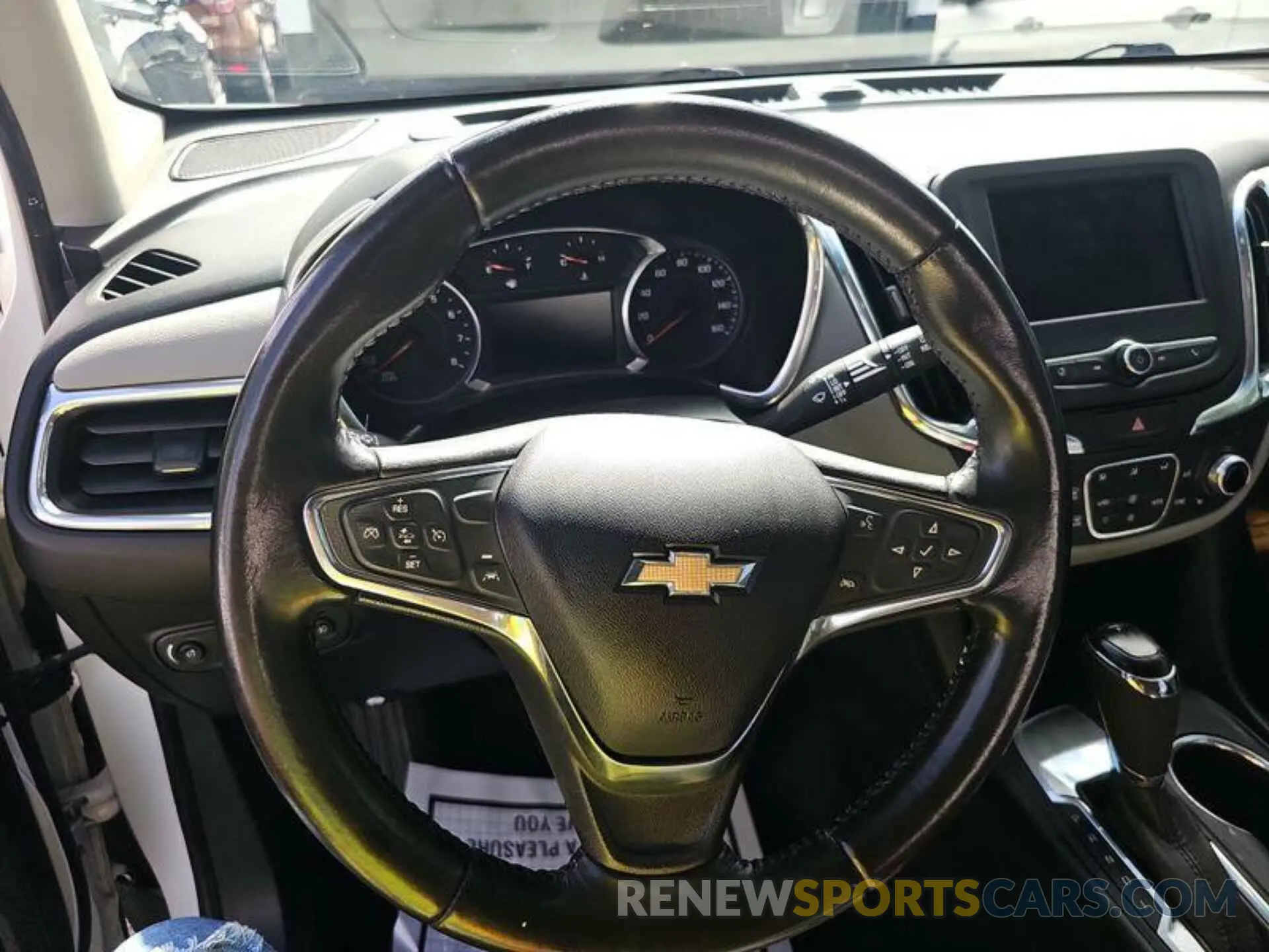5 fotografías del automóvil dañado 2GNAXJEV6L6240022 CHEVROLET EQUINOX 2020