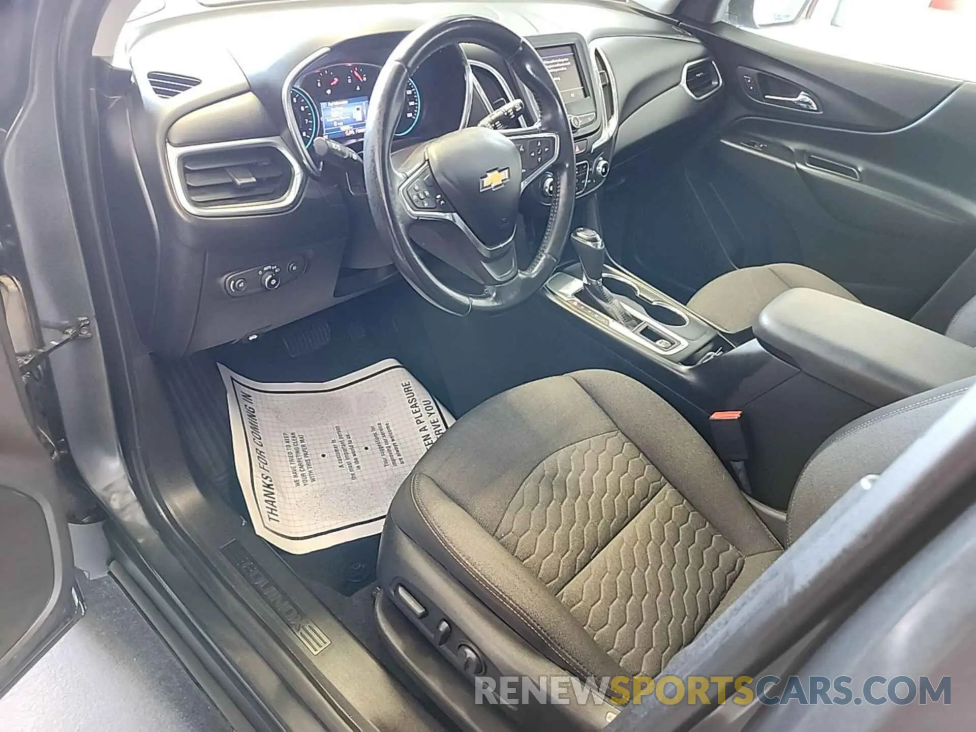 28 fotografías del automóvil dañado 2GNAXJEV7L6157473 CHEVROLET EQUINOX 2020