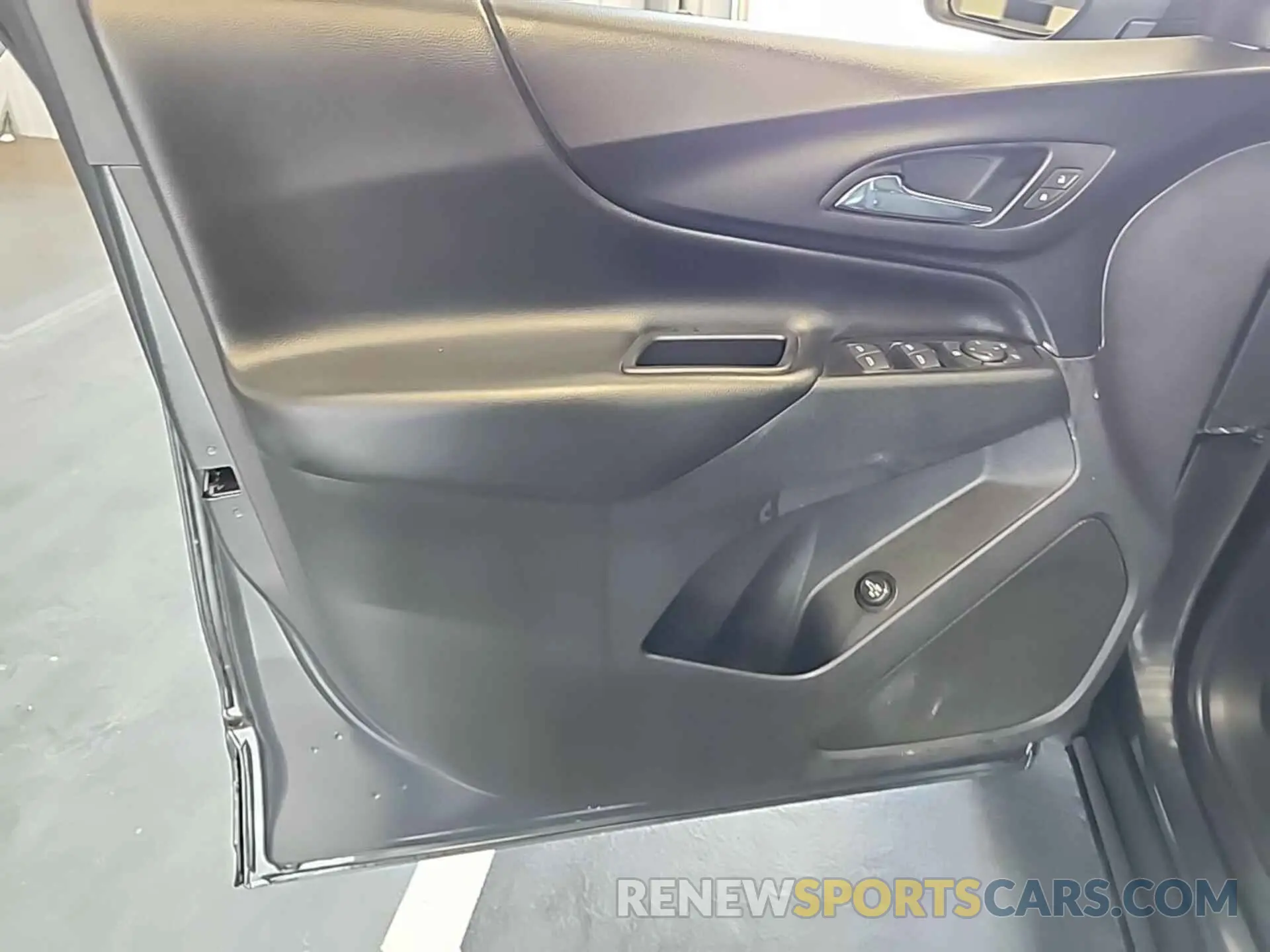 29 fotografías del automóvil dañado 2GNAXJEV7L6157473 CHEVROLET EQUINOX 2020