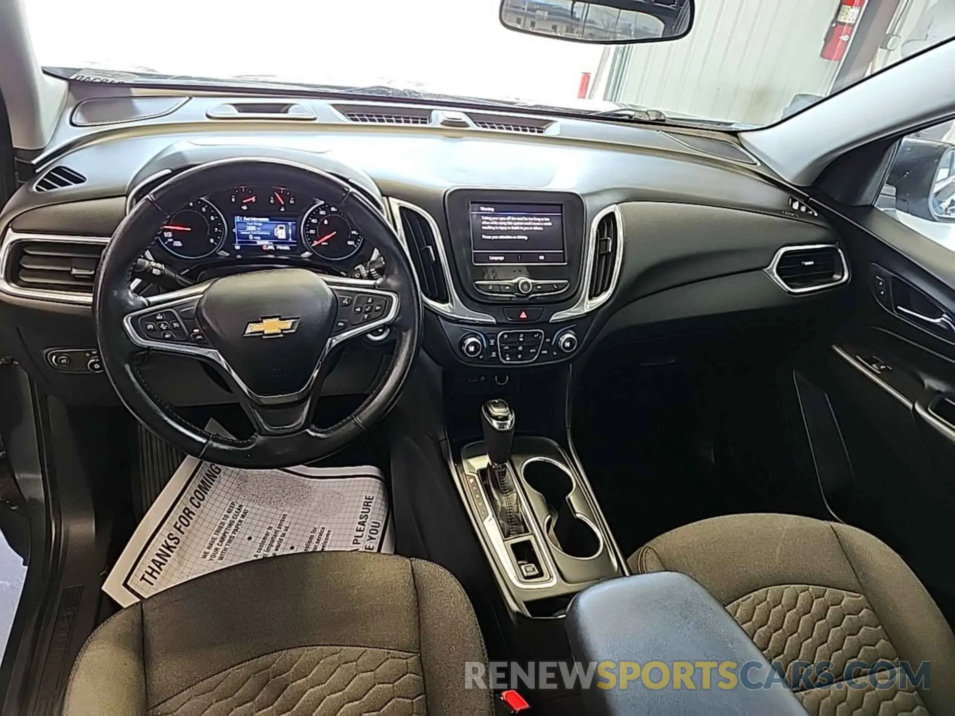 3 fotografías del automóvil dañado 2GNAXJEV7L6157473 CHEVROLET EQUINOX 2020