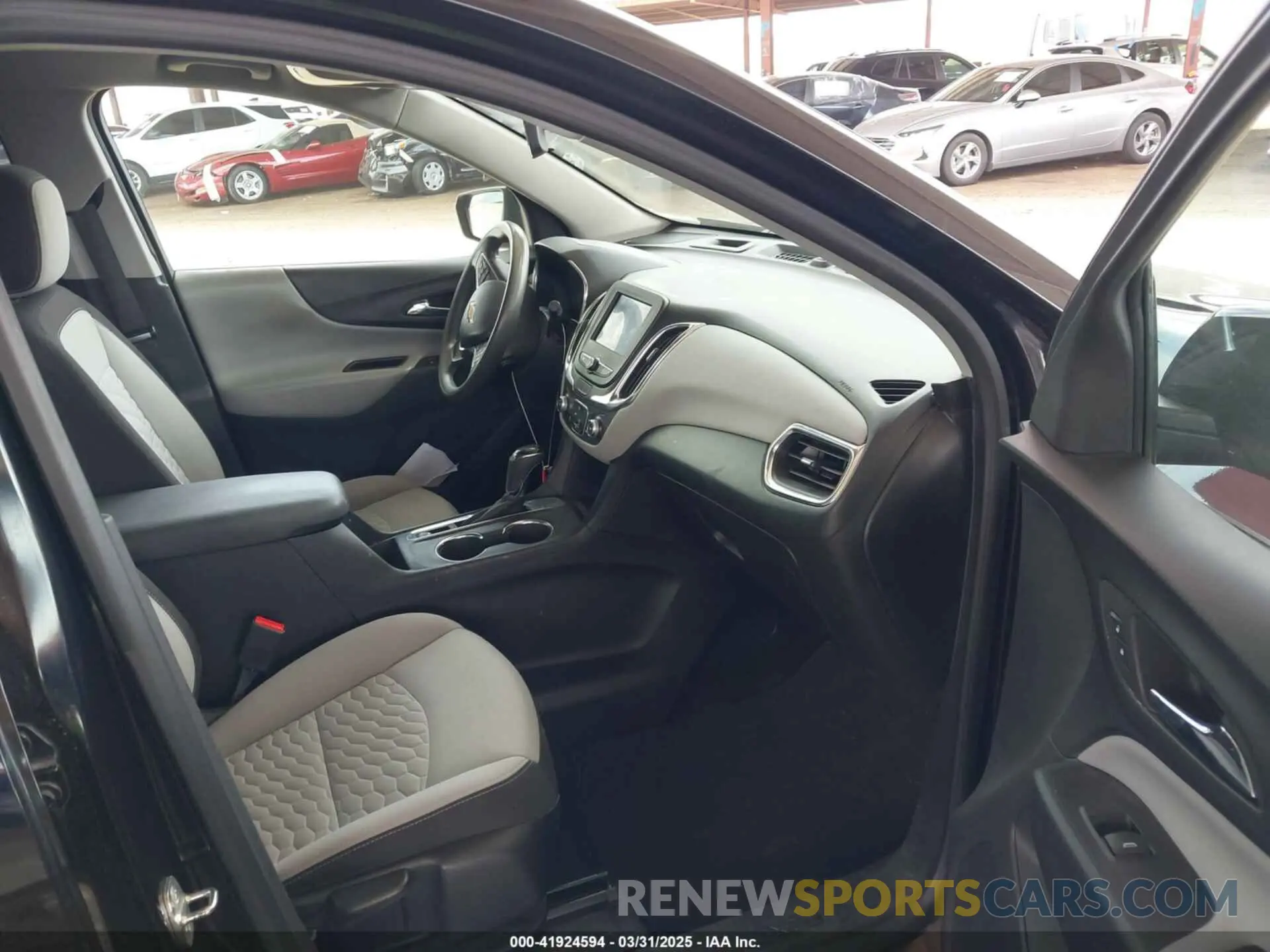 5 fotografías del automóvil dañado 2GNAXJEV7L6223830 CHEVROLET EQUINOX 2020