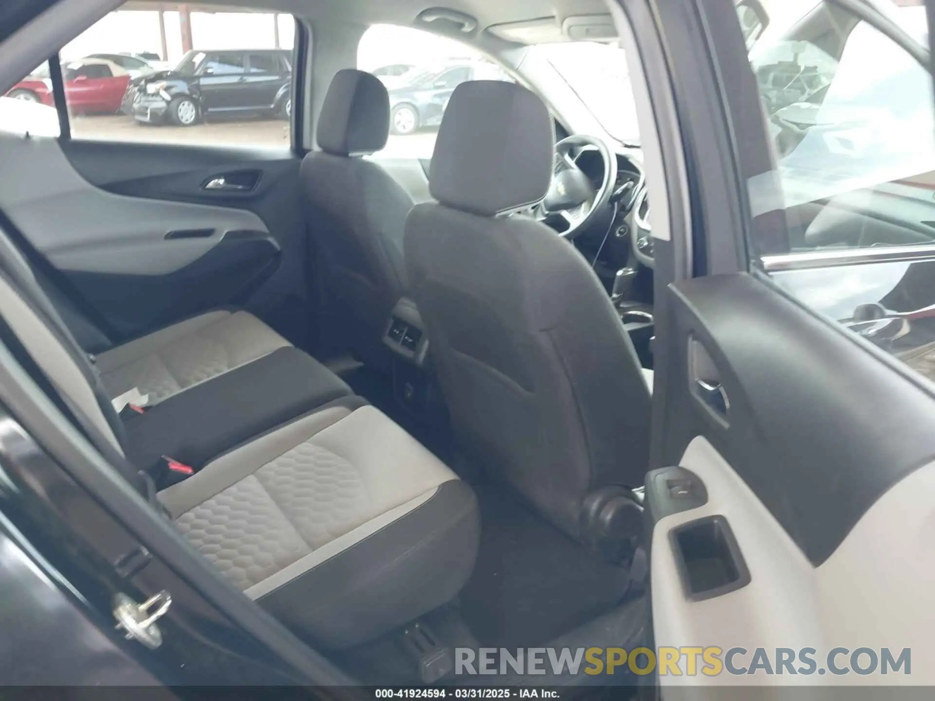 8 fotografías del automóvil dañado 2GNAXJEV7L6223830 CHEVROLET EQUINOX 2020