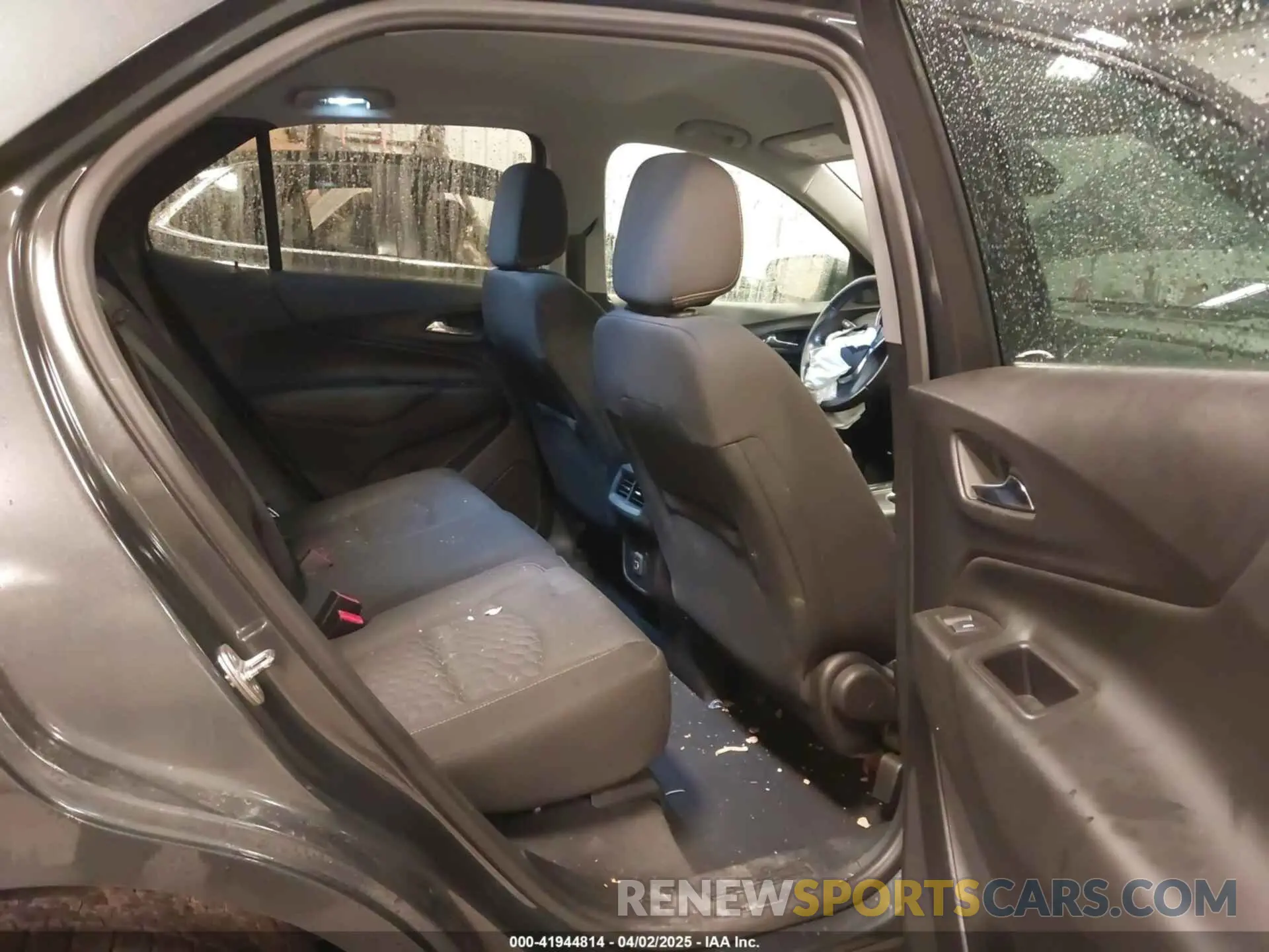 8 fotografías del automóvil dañado 2GNAXJEV7L6259405 CHEVROLET EQUINOX 2020
