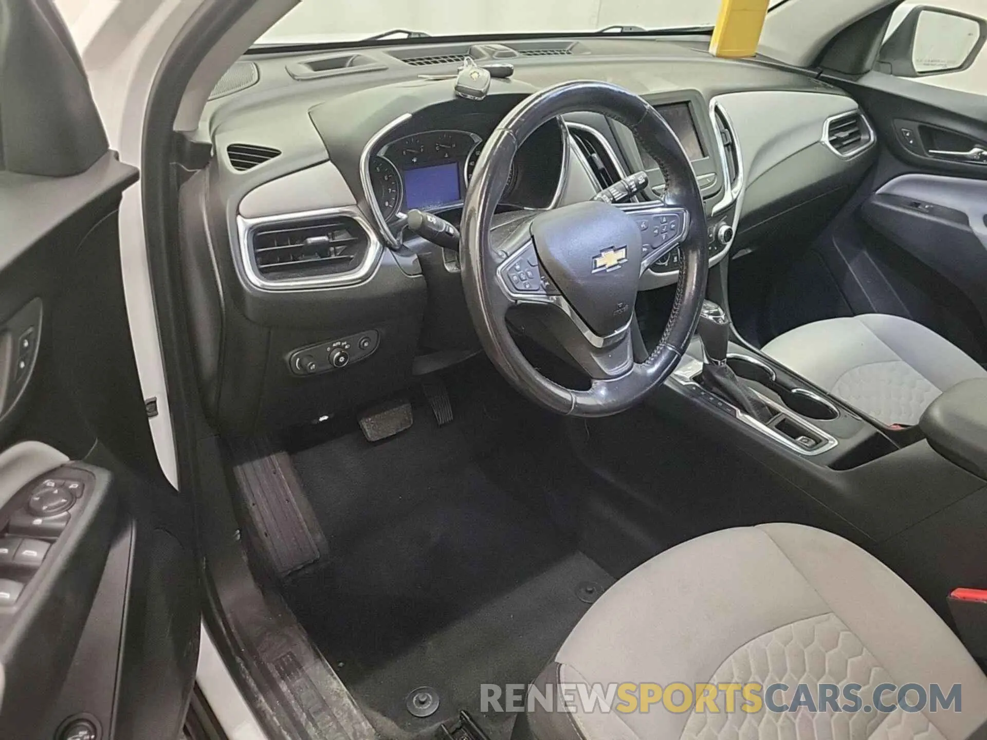 30 fotografías del automóvil dañado 2GNAXJEV8L6233511 CHEVROLET EQUINOX 2020