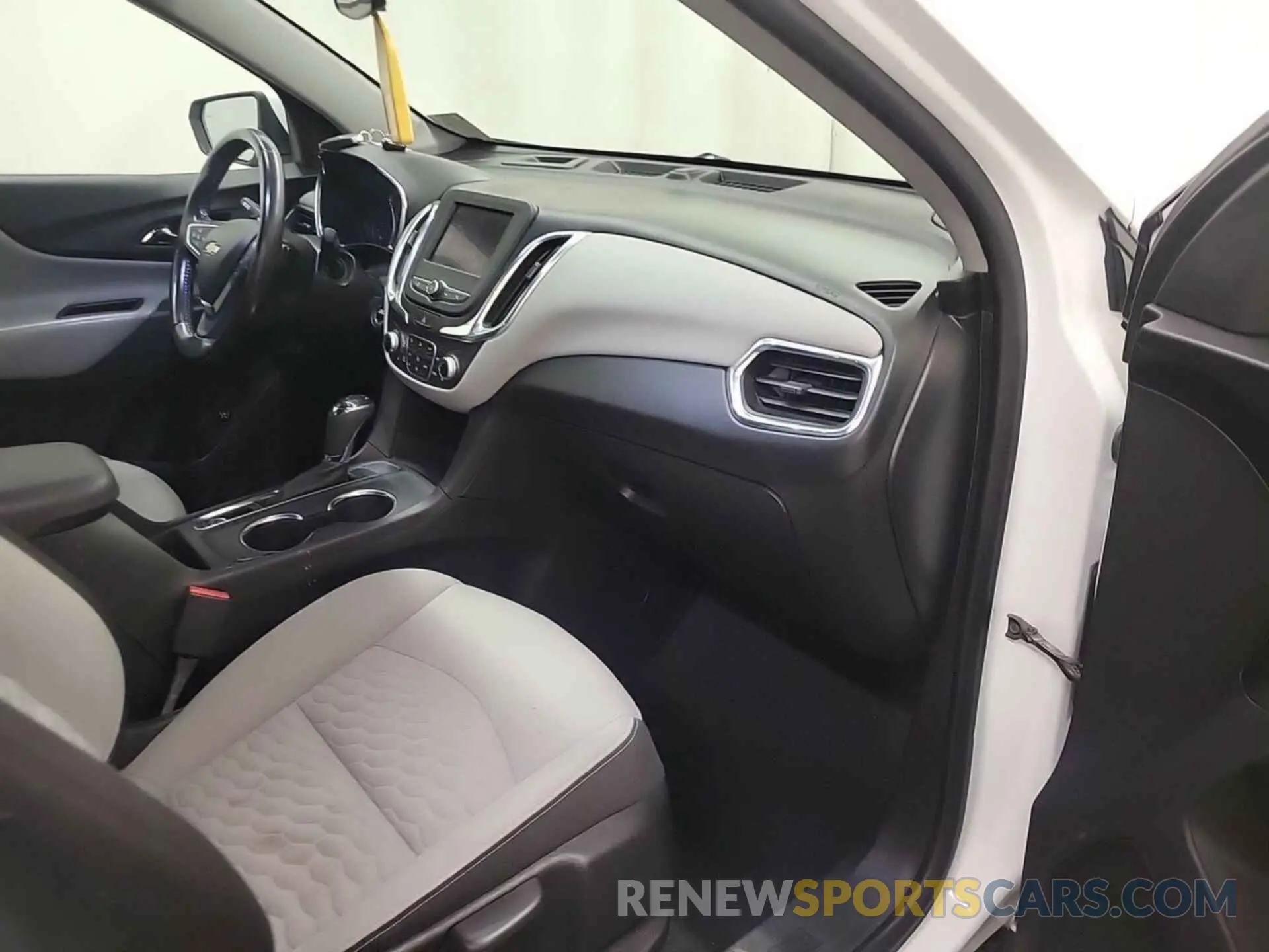 9 fotografías del automóvil dañado 2GNAXJEV8L6233511 CHEVROLET EQUINOX 2020