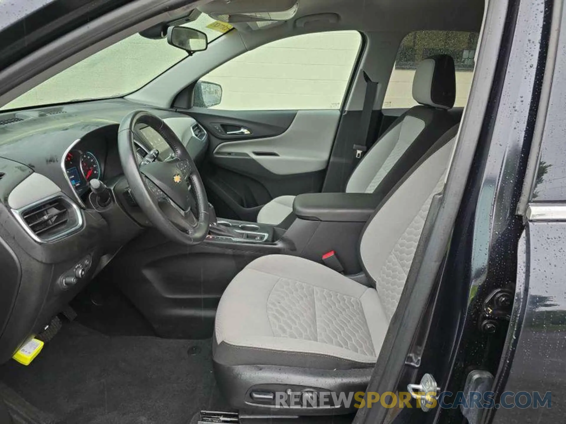30 fotografías del automóvil dañado 2GNAXJEV8L6237817 CHEVROLET EQUINOX 2020