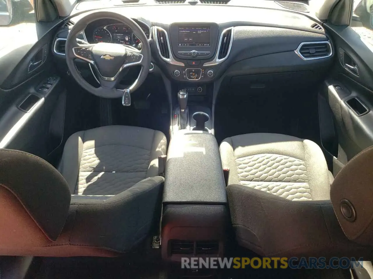 8 fotografías del automóvil dañado 2GNAXJEV9L6260345 CHEVROLET EQUINOX 2020