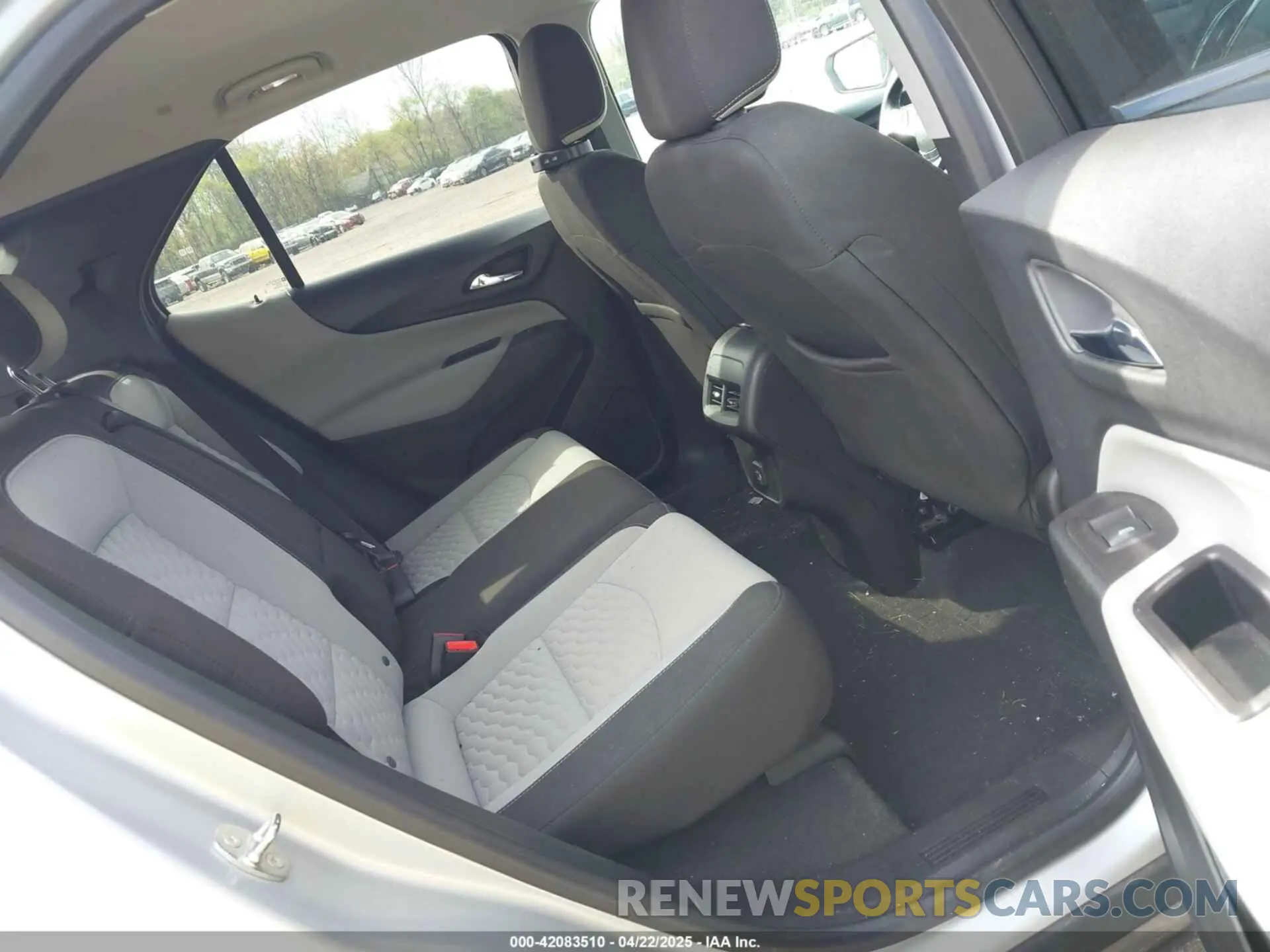 8 fotografías del automóvil dañado 2GNAXJEVXL6132843 CHEVROLET EQUINOX 2020