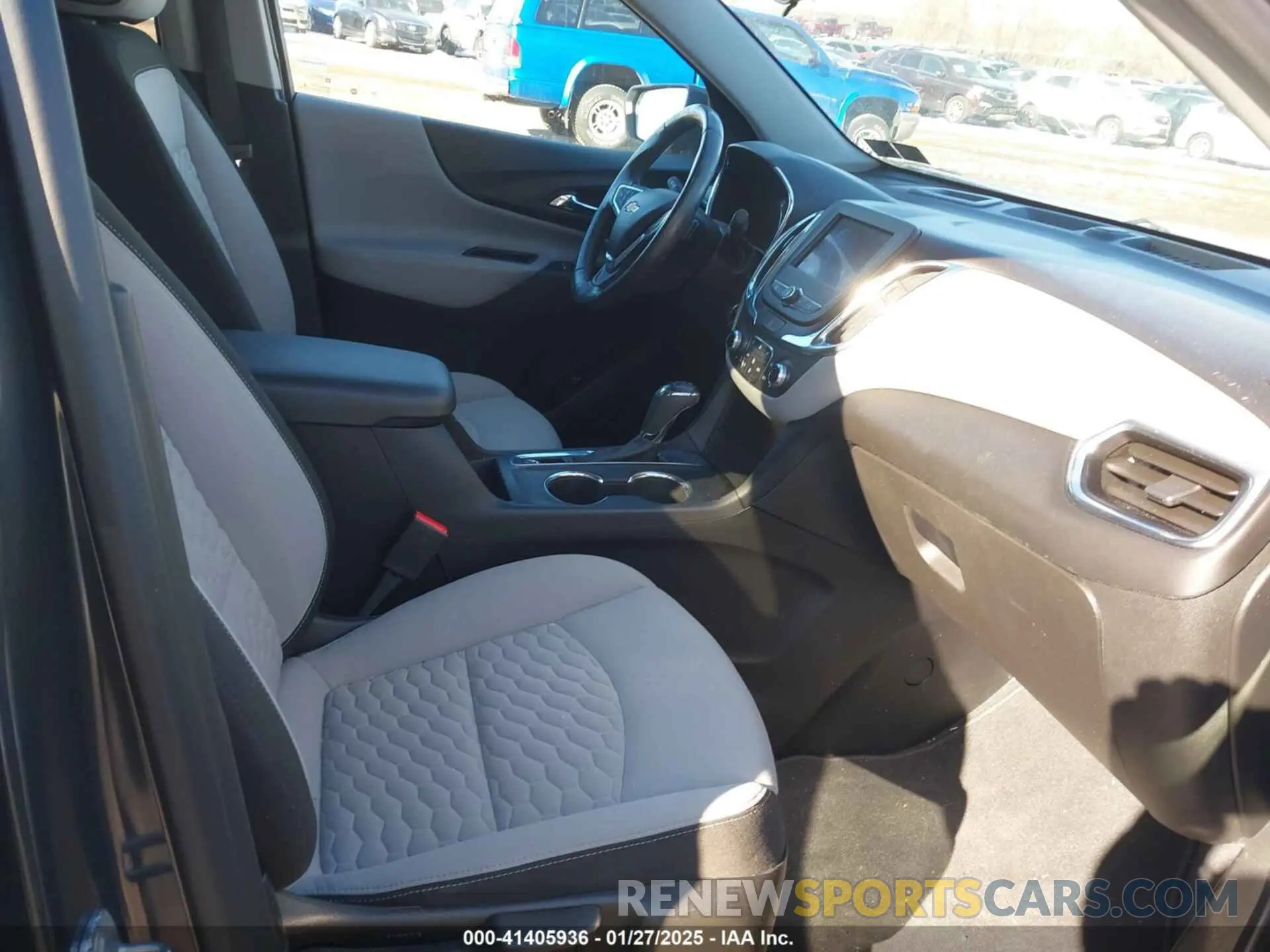 5 fotografías del automóvil dañado 2GNAXJEVXL6153594 CHEVROLET EQUINOX 2020