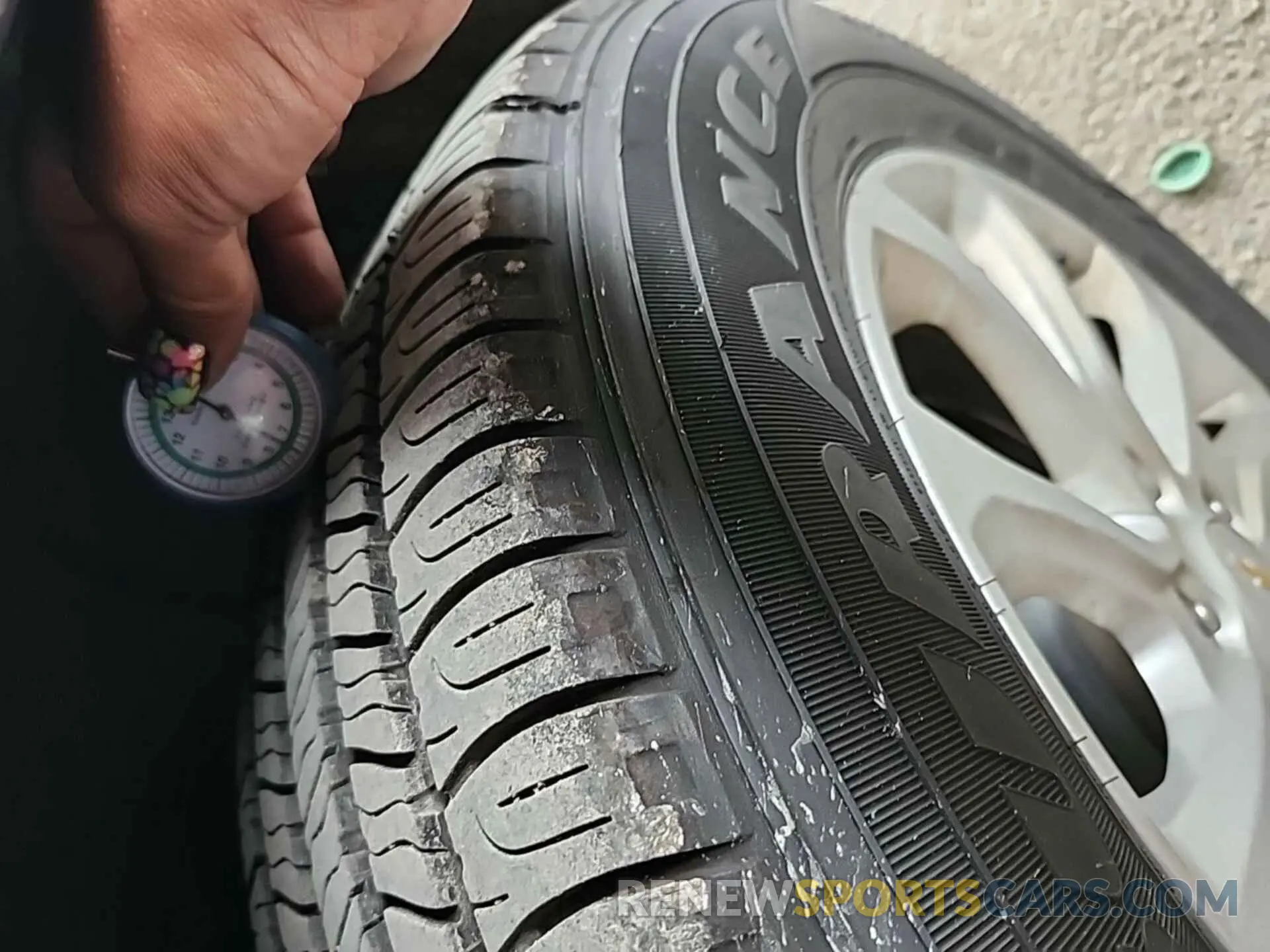 19 fotografías del automóvil dañado 2GNAXJEVXL6157774 CHEVROLET EQUINOX 2020