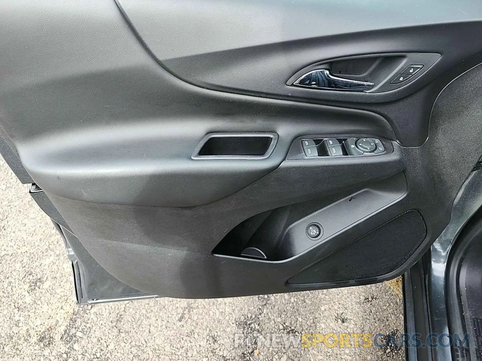 5 fotografías del automóvil dañado 2GNAXJEVXL6157774 CHEVROLET EQUINOX 2020