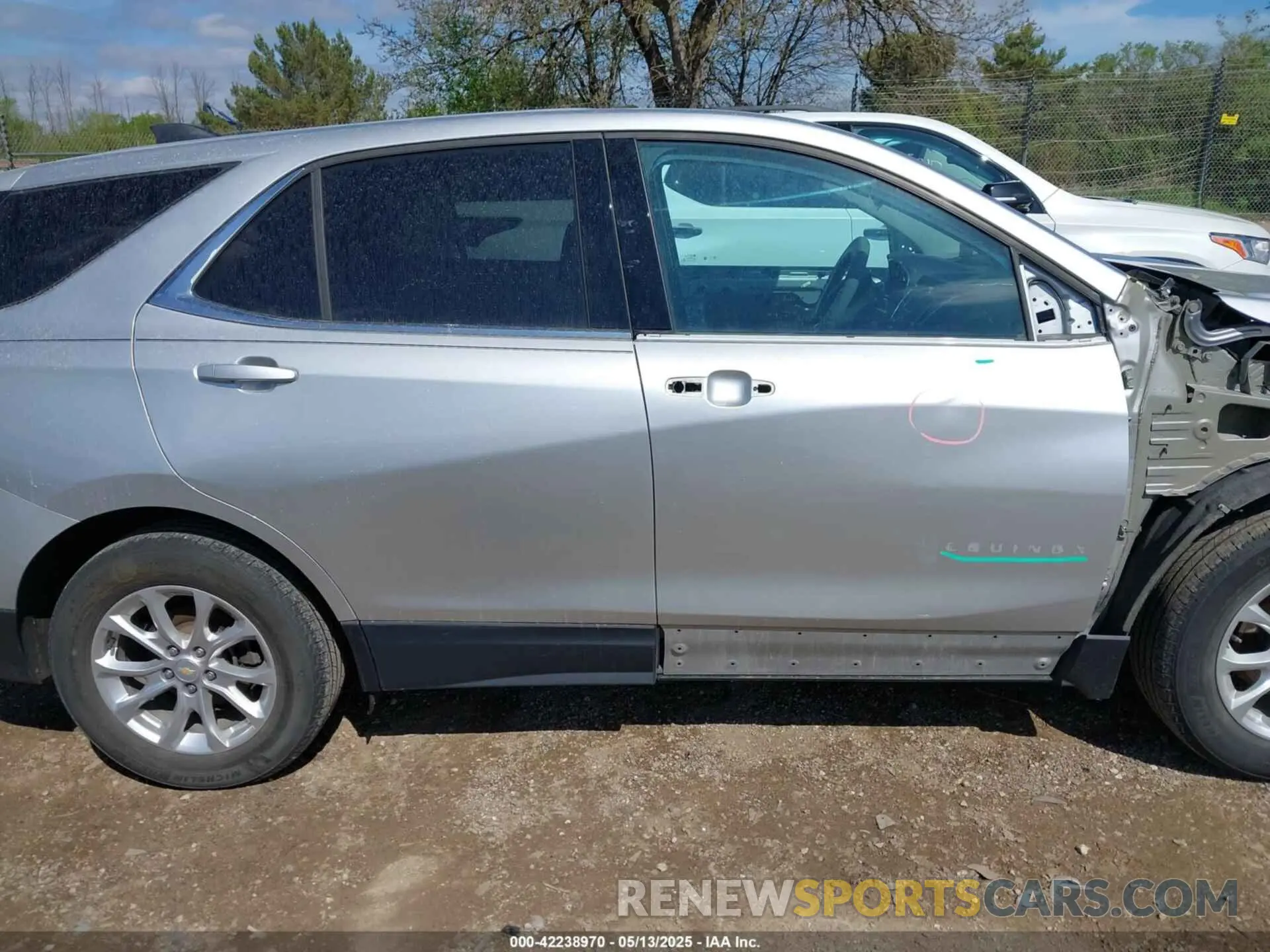 13 fotografías del automóvil dañado 2GNAXJEVXL6259463 CHEVROLET EQUINOX 2020