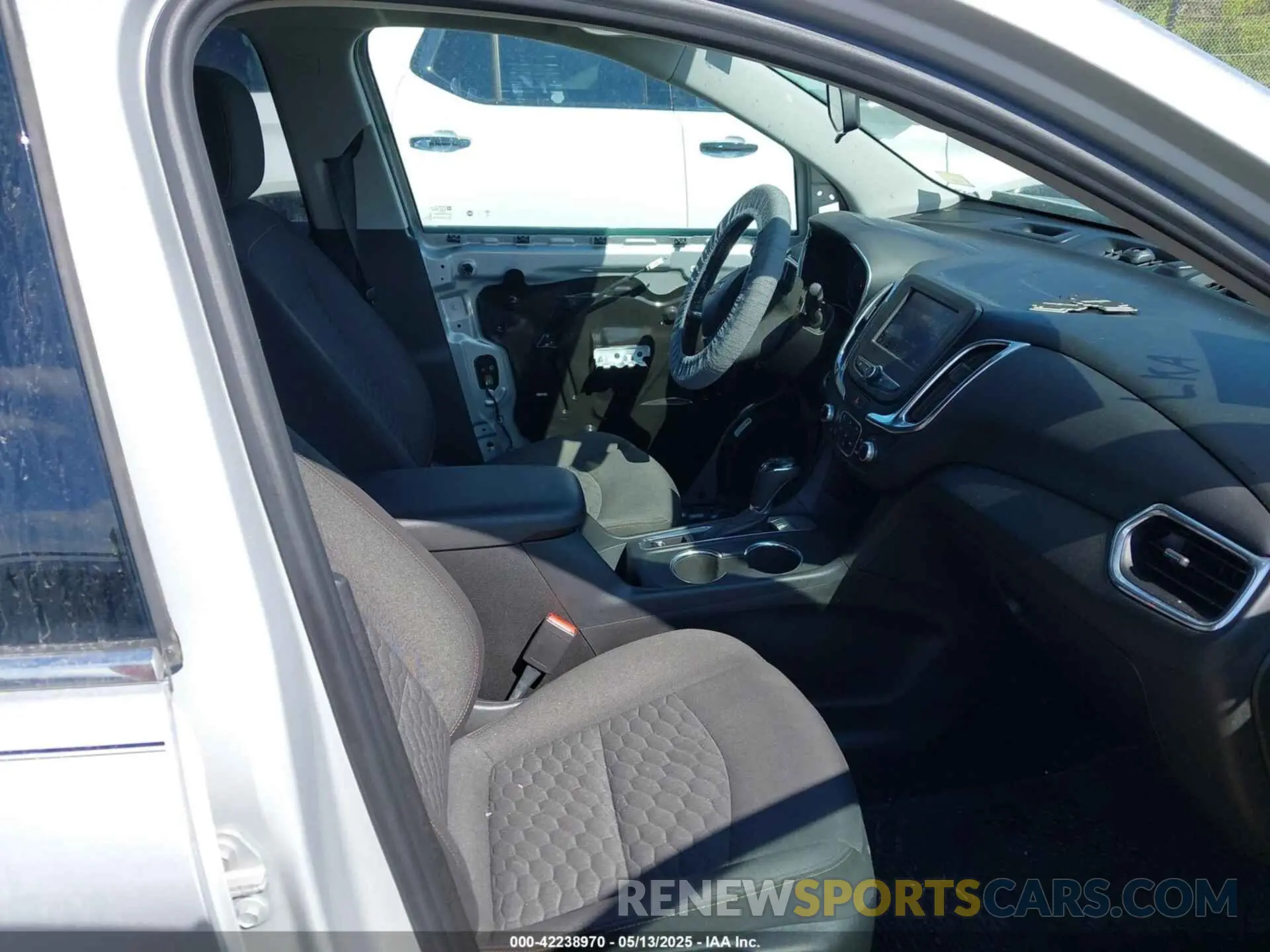 5 fotografías del automóvil dañado 2GNAXJEVXL6259463 CHEVROLET EQUINOX 2020