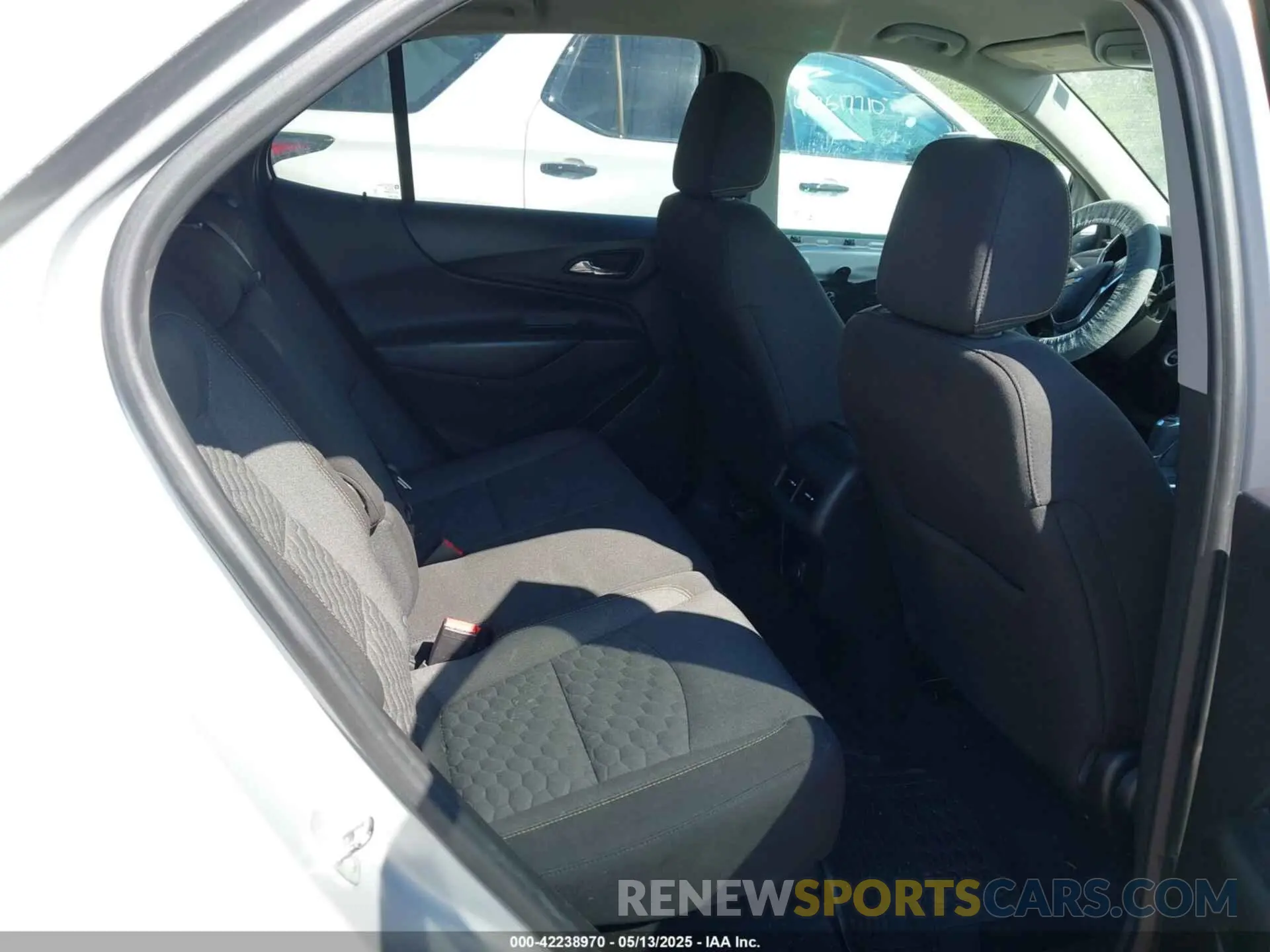 8 fotografías del automóvil dañado 2GNAXJEVXL6259463 CHEVROLET EQUINOX 2020