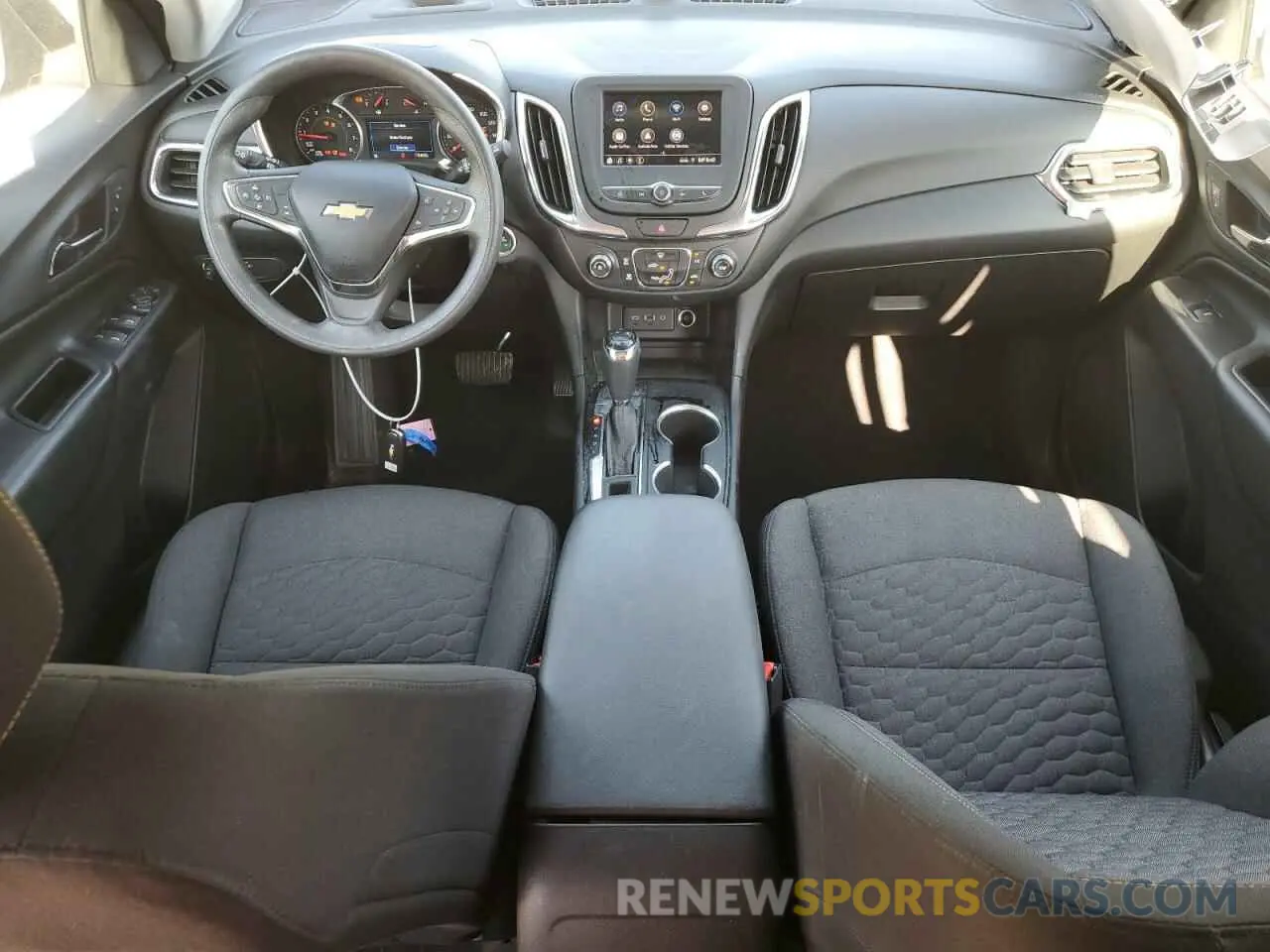 8 fotografías del automóvil dañado 2GNAXKEV1L6266078 CHEVROLET EQUINOX 2020