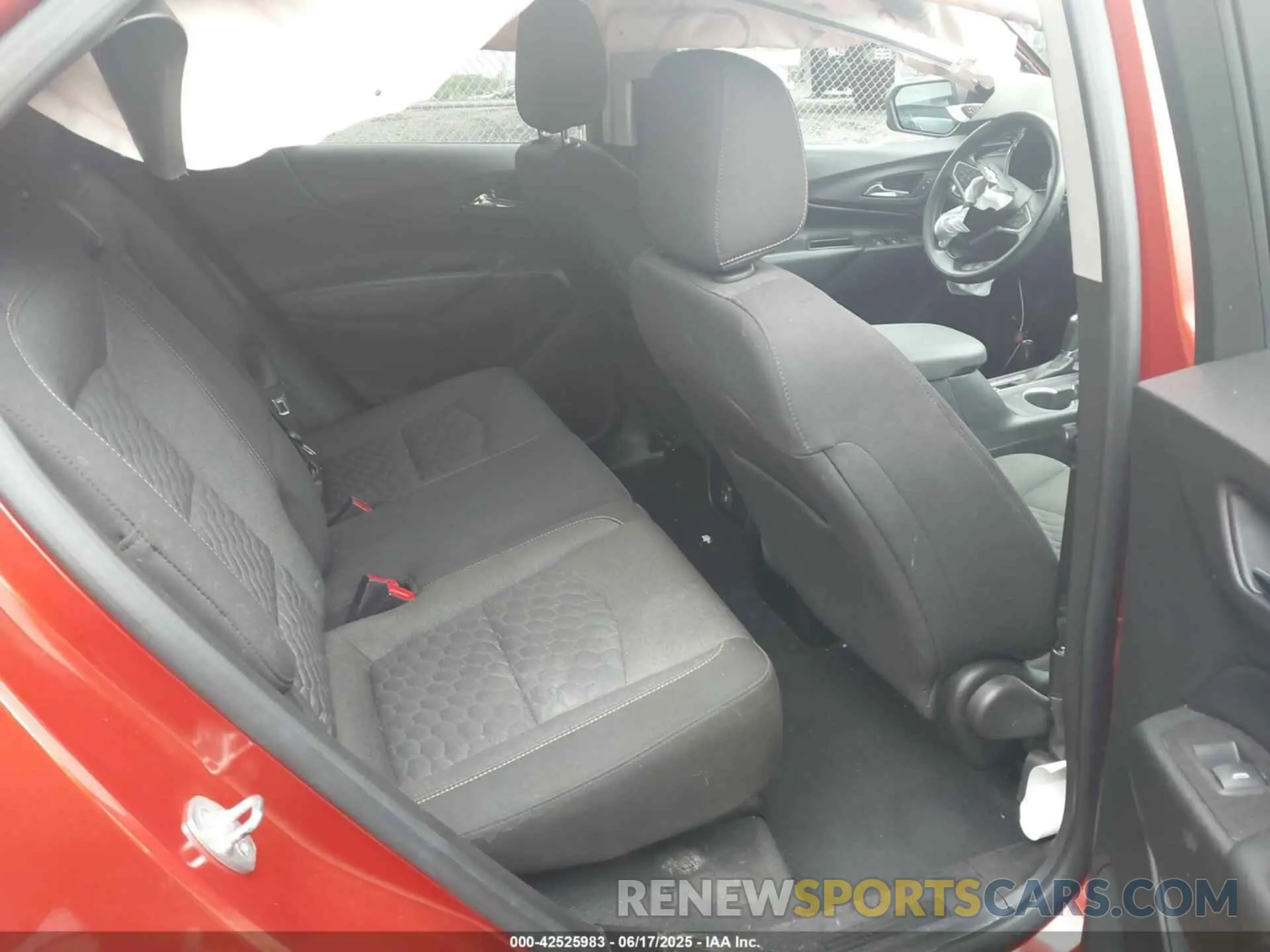 8 fotografías del automóvil dañado 2GNAXKEV2L6132034 CHEVROLET EQUINOX 2020