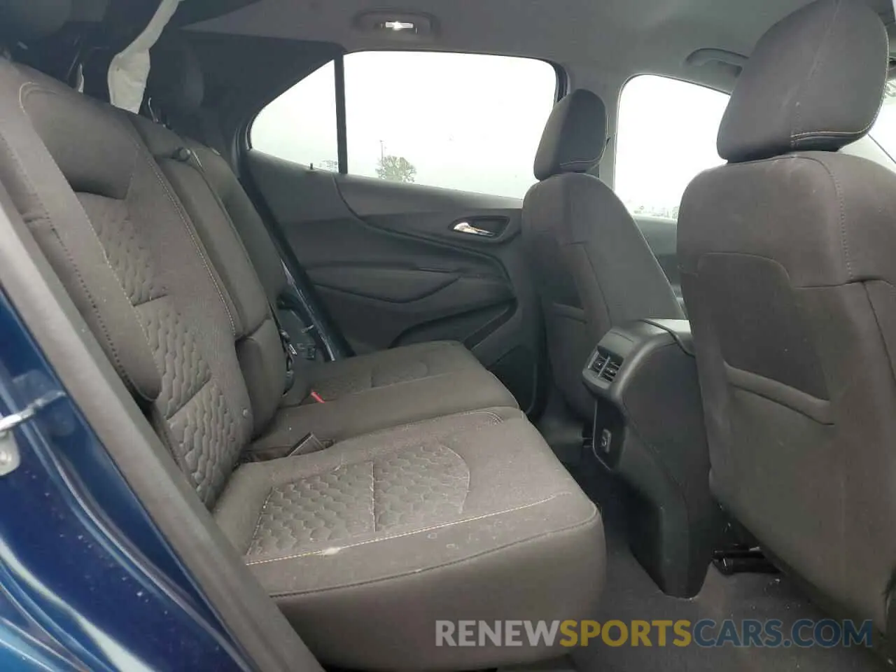 11 fotografías del automóvil dañado 2GNAXKEV2L6135676 CHEVROLET EQUINOX 2020