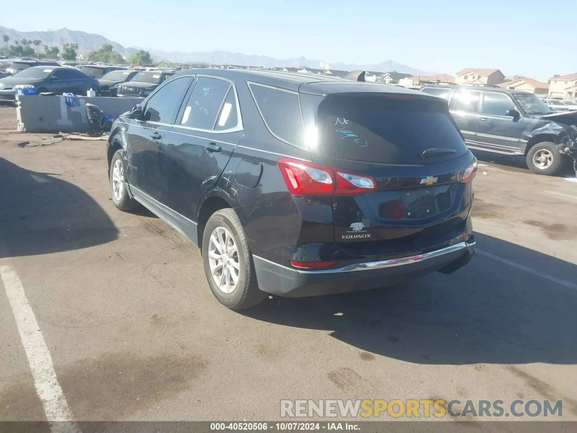 3 fotografías del automóvil dañado 2GNAXKEV2L6210876 CHEVROLET EQUINOX 2020