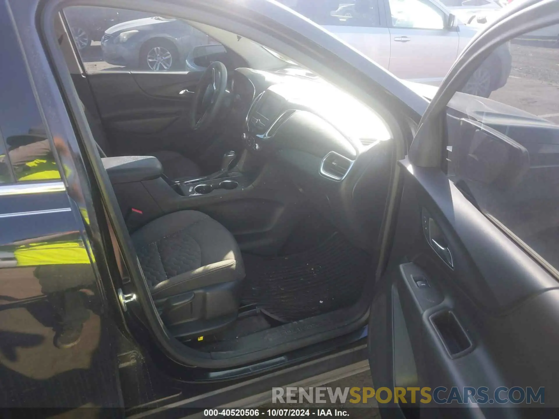5 fotografías del automóvil dañado 2GNAXKEV2L6210876 CHEVROLET EQUINOX 2020