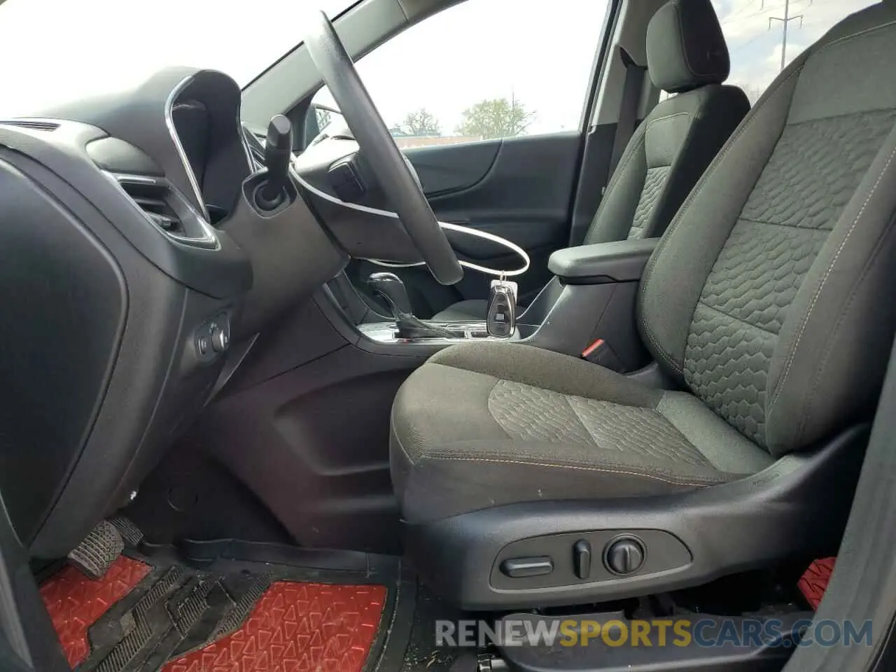 7 fotografías del automóvil dañado 2GNAXKEV3L6140000 CHEVROLET EQUINOX 2020
