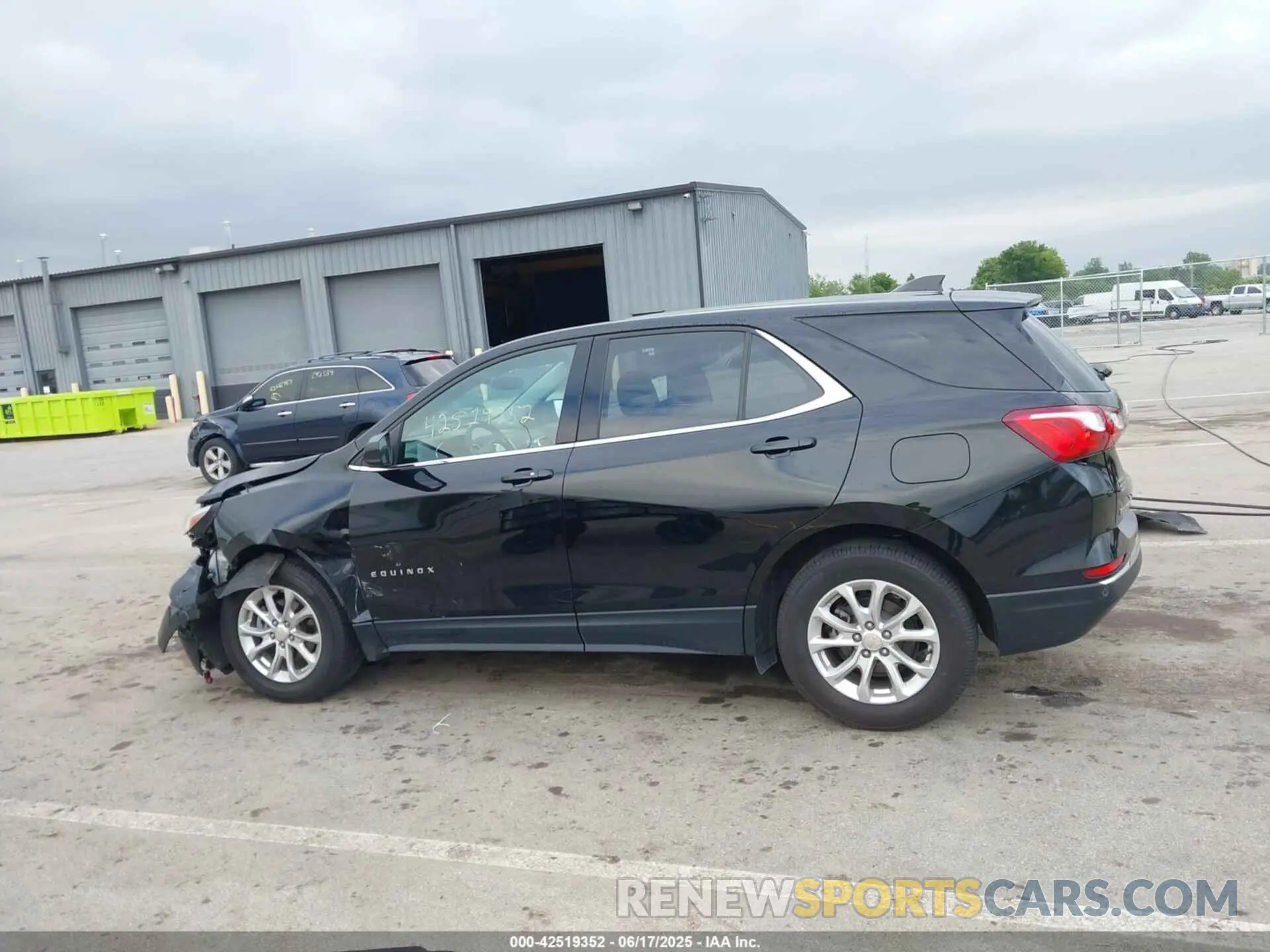 14 fotografías del automóvil dañado 2GNAXKEV3L6195126 CHEVROLET EQUINOX 2020