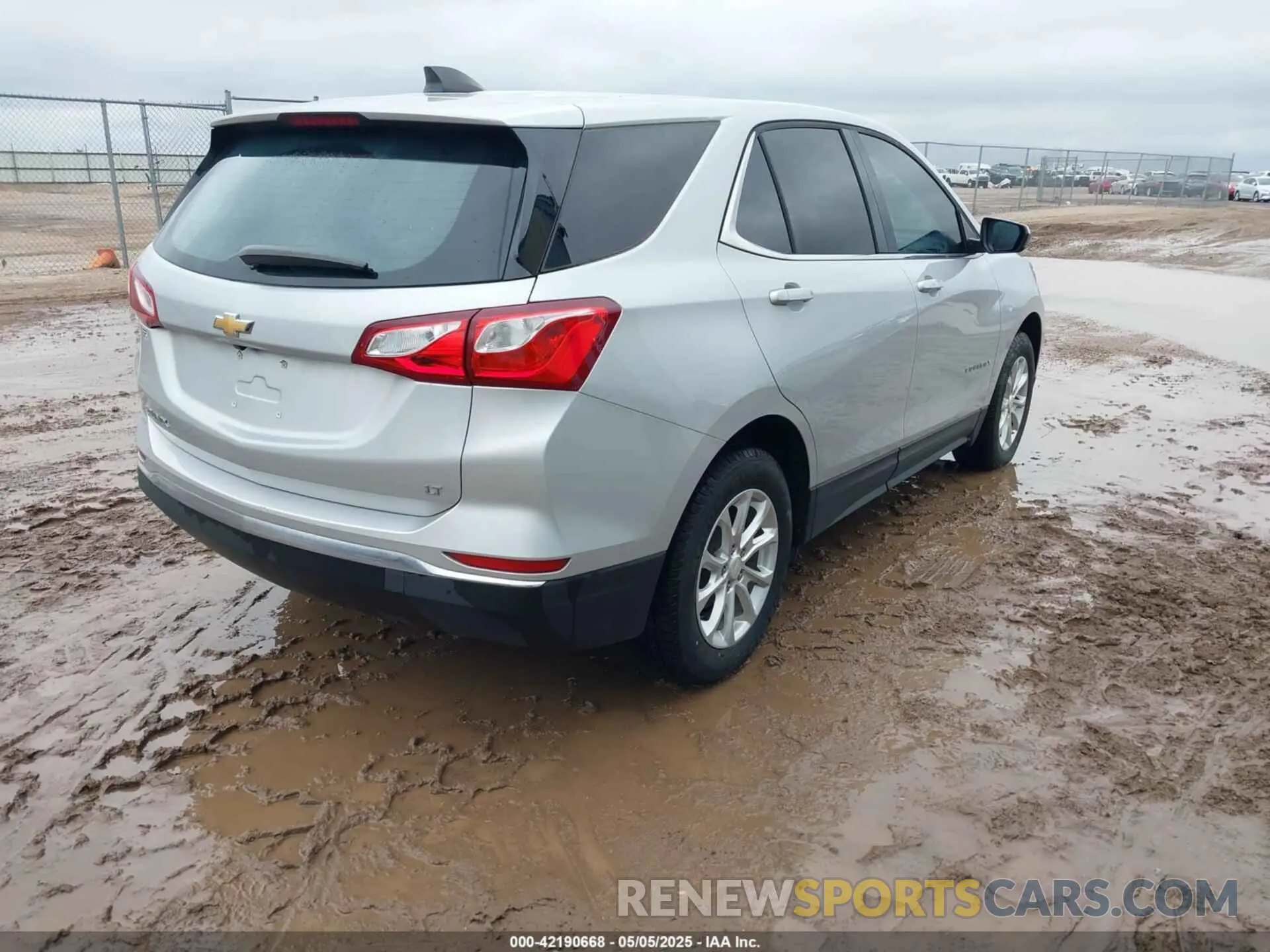 4 fotografías del automóvil dañado 2GNAXKEV4L6138871 CHEVROLET EQUINOX 2020