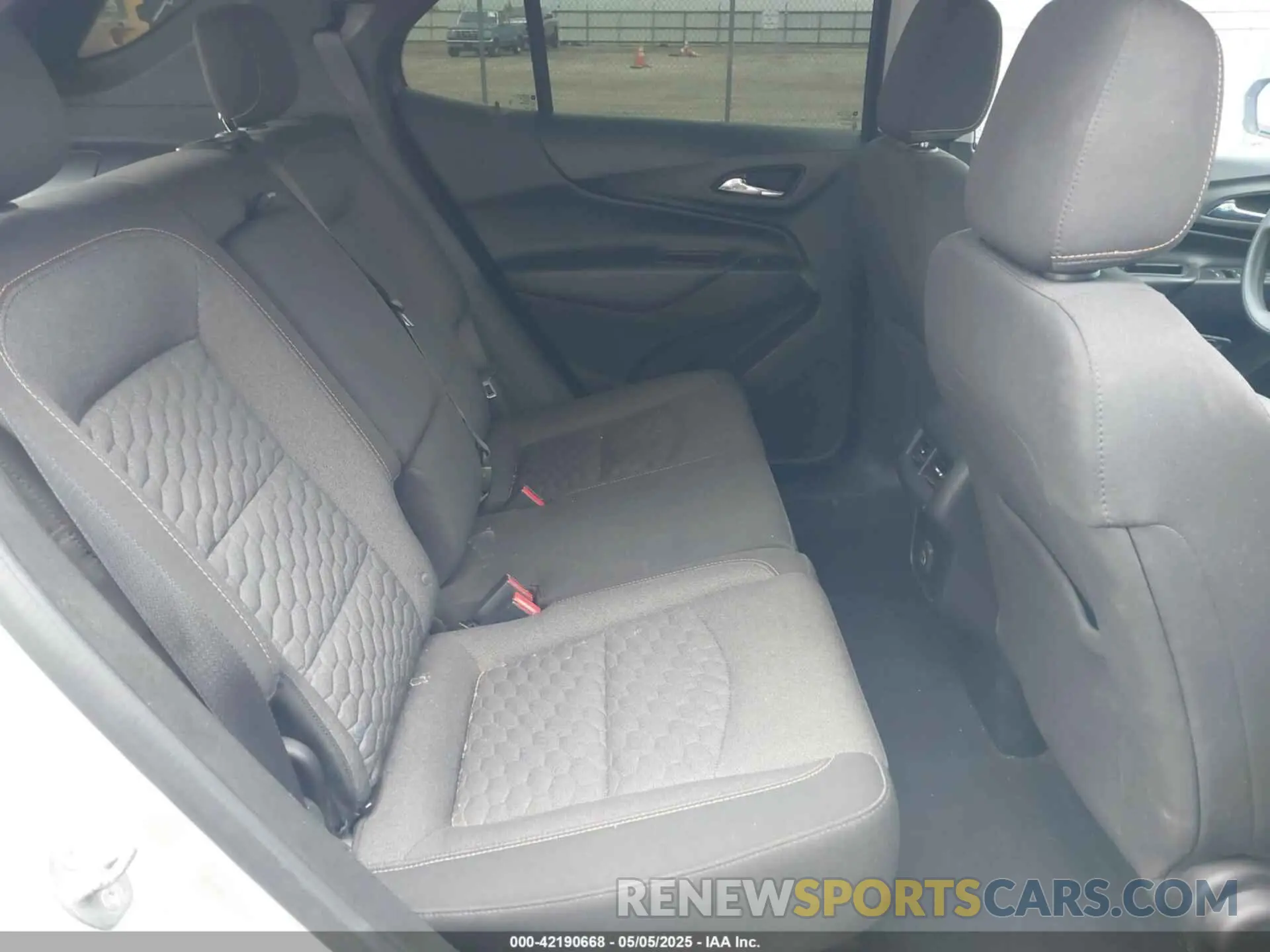 8 fotografías del automóvil dañado 2GNAXKEV4L6138871 CHEVROLET EQUINOX 2020