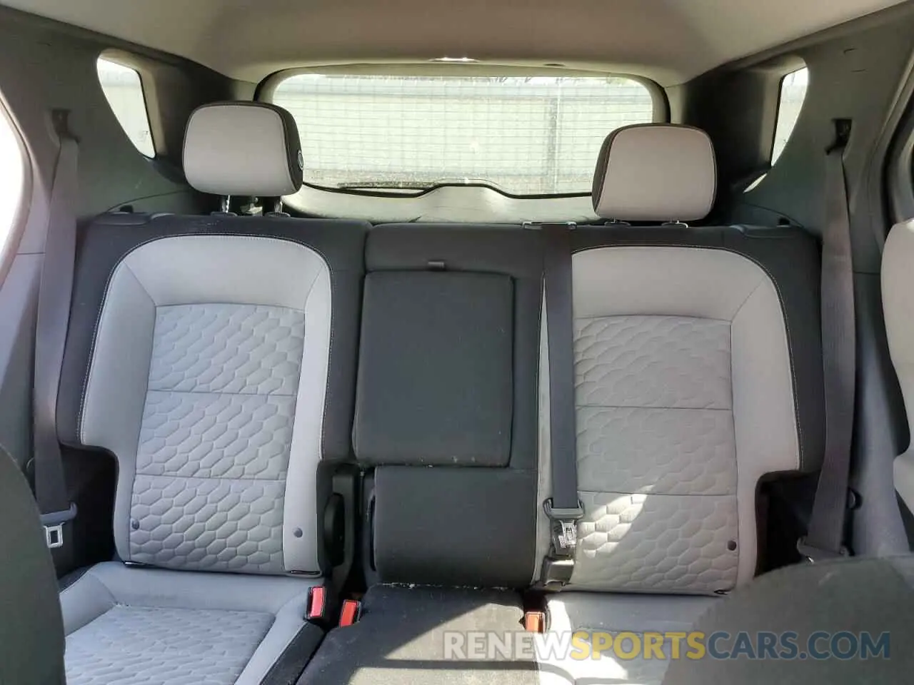 10 fotografías del automóvil dañado 2GNAXKEV4L6197063 CHEVROLET EQUINOX 2020