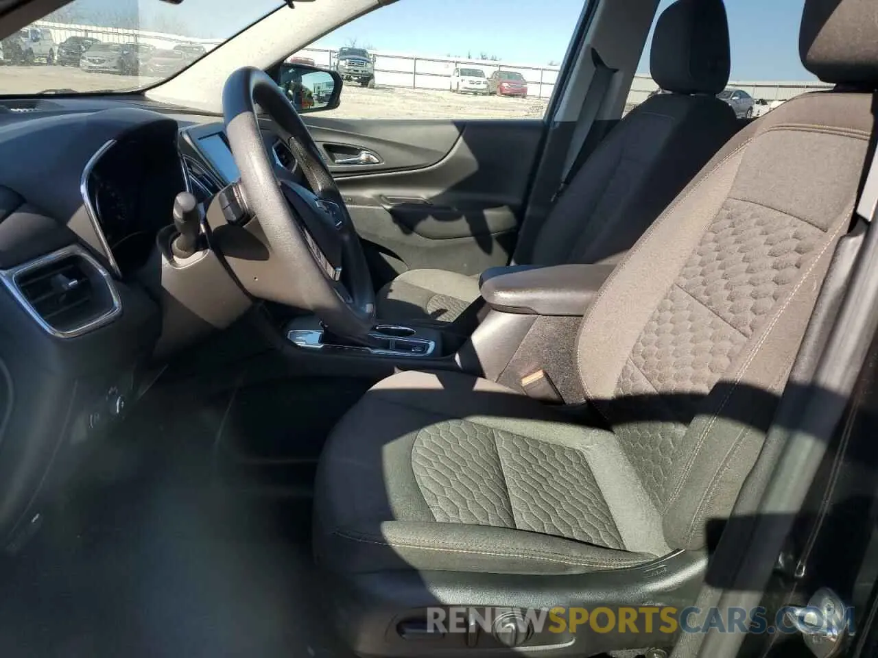 7 fotografías del automóvil dañado 2GNAXKEV4L6203895 CHEVROLET EQUINOX 2020