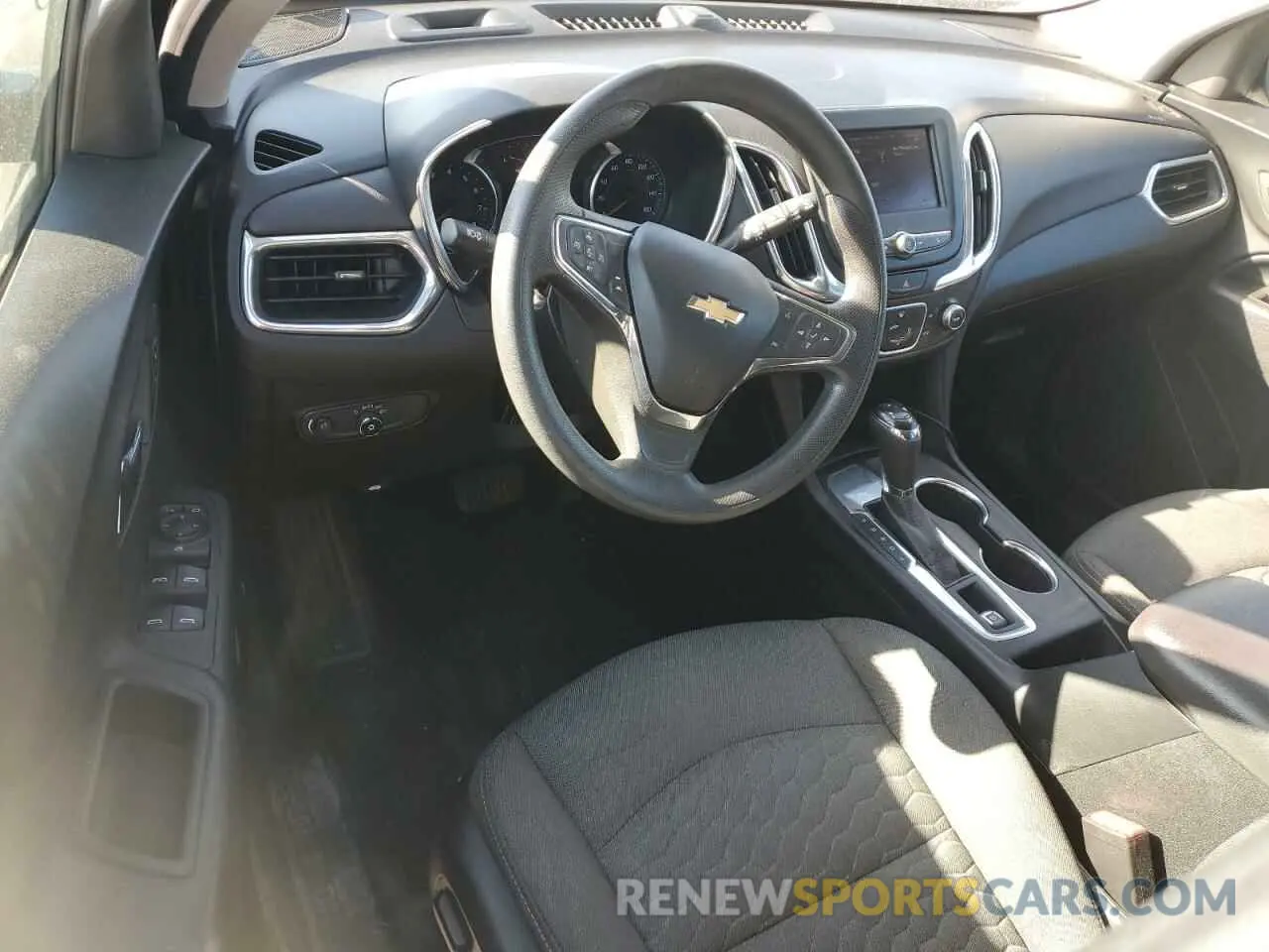 8 fotografías del automóvil dañado 2GNAXKEV4L6203895 CHEVROLET EQUINOX 2020
