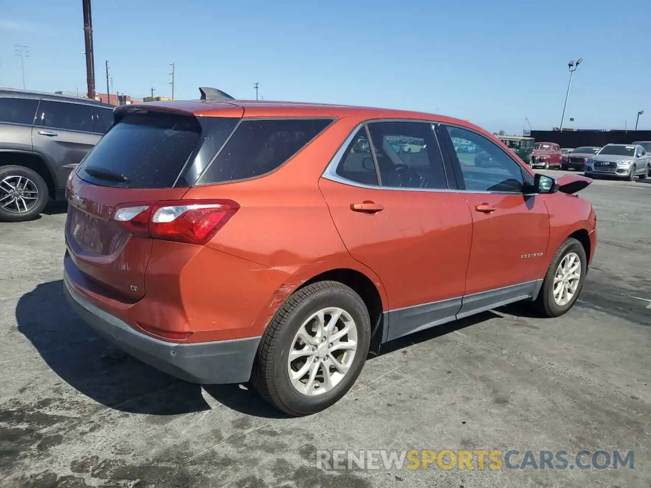 3 fotografías del automóvil dañado 2GNAXKEV4L6222074 CHEVROLET EQUINOX 2020