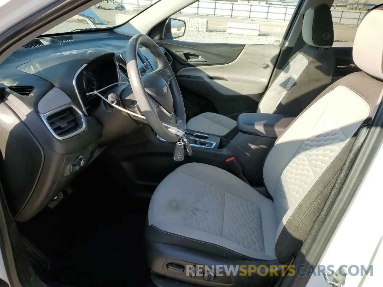 7 fotografías del automóvil dañado 2GNAXKEV5L6144775 CHEVROLET EQUINOX 2020