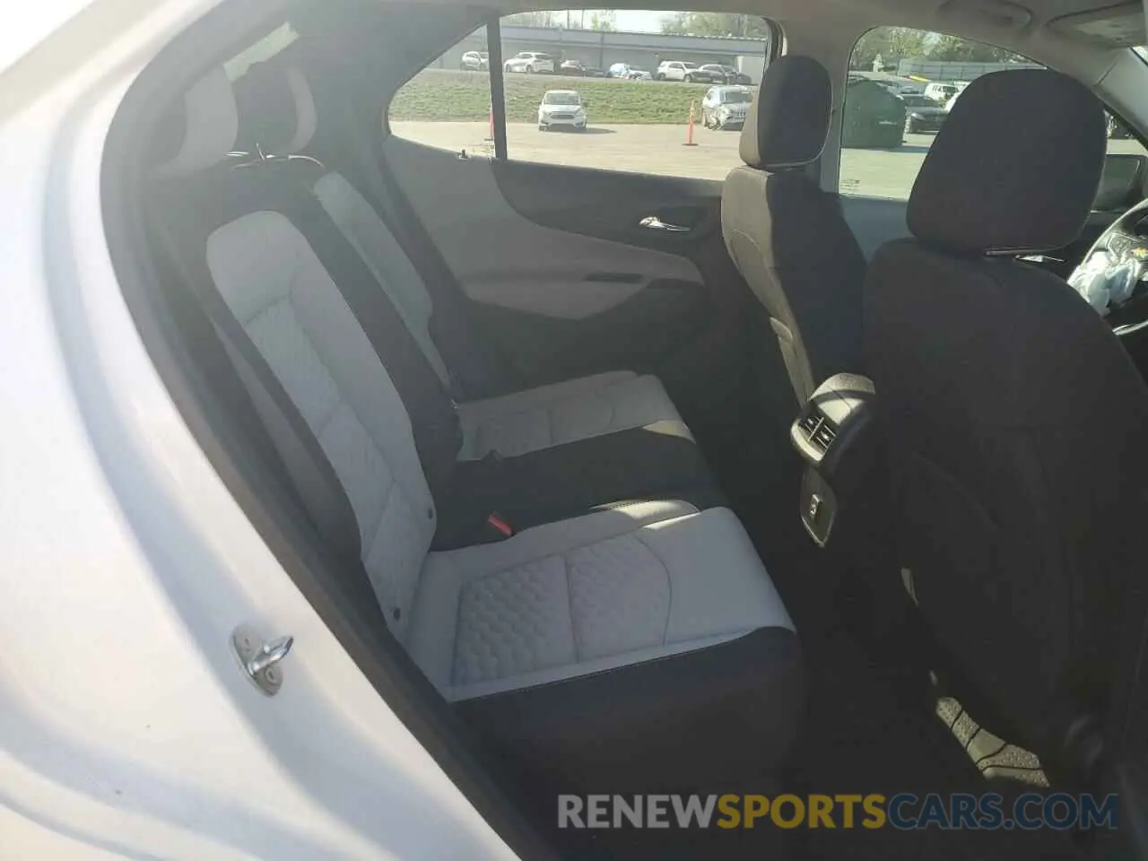 11 fotografías del automóvil dañado 2GNAXKEV5L6161432 CHEVROLET EQUINOX 2020