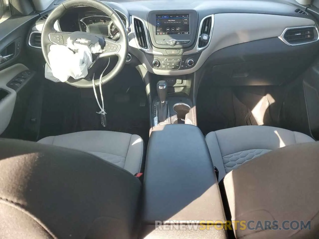 8 fotografías del automóvil dañado 2GNAXKEV5L6161432 CHEVROLET EQUINOX 2020