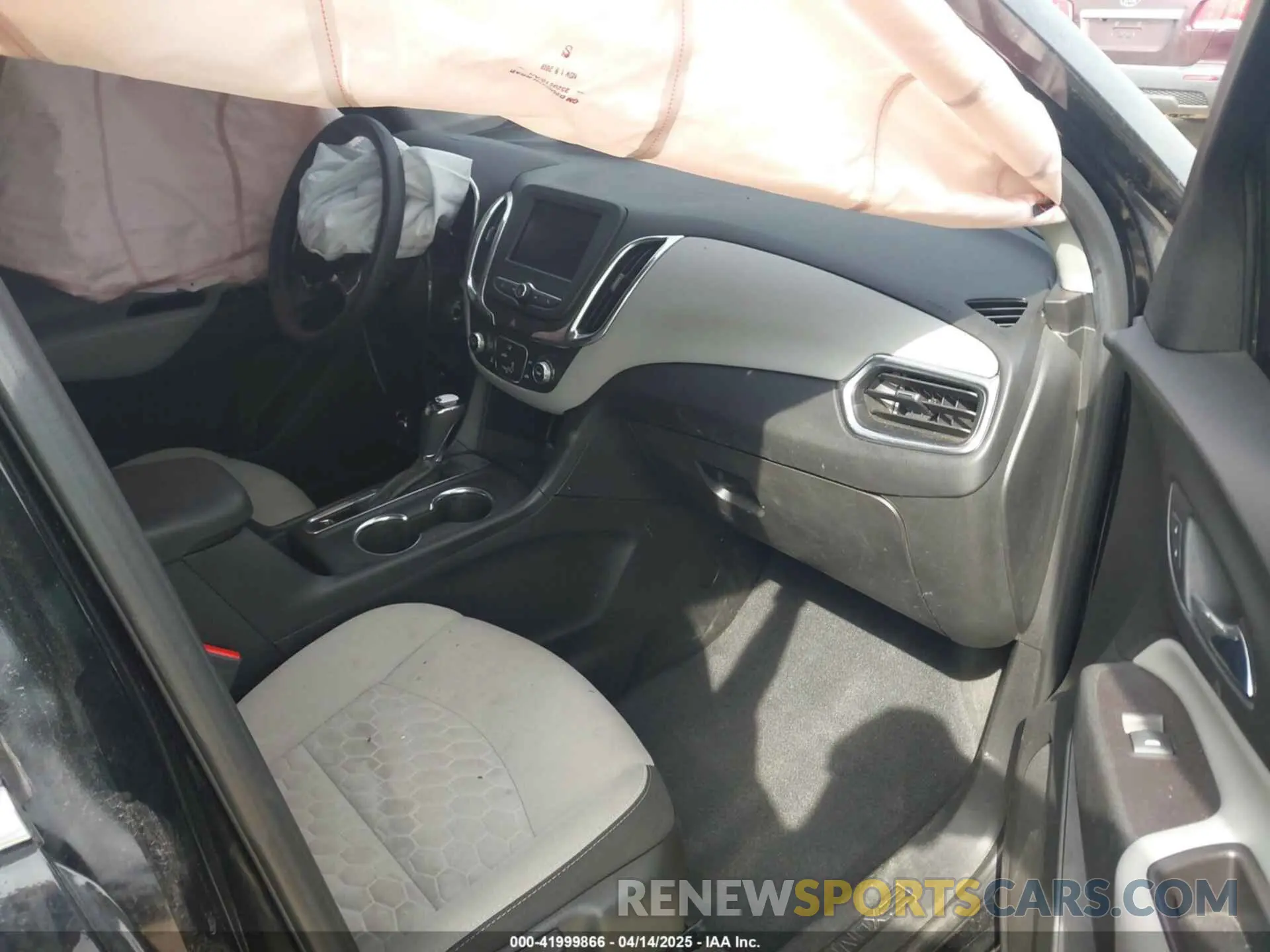 5 fotografías del automóvil dañado 2GNAXKEV5L6186282 CHEVROLET EQUINOX 2020