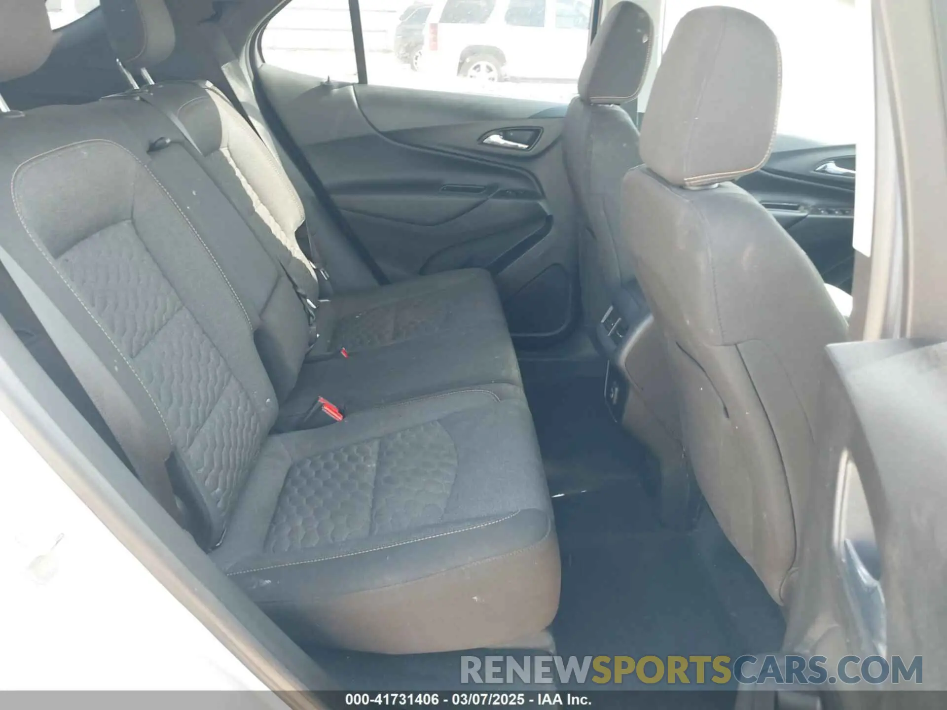 8 fotografías del automóvil dañado 2GNAXKEV5L6235688 CHEVROLET EQUINOX 2020